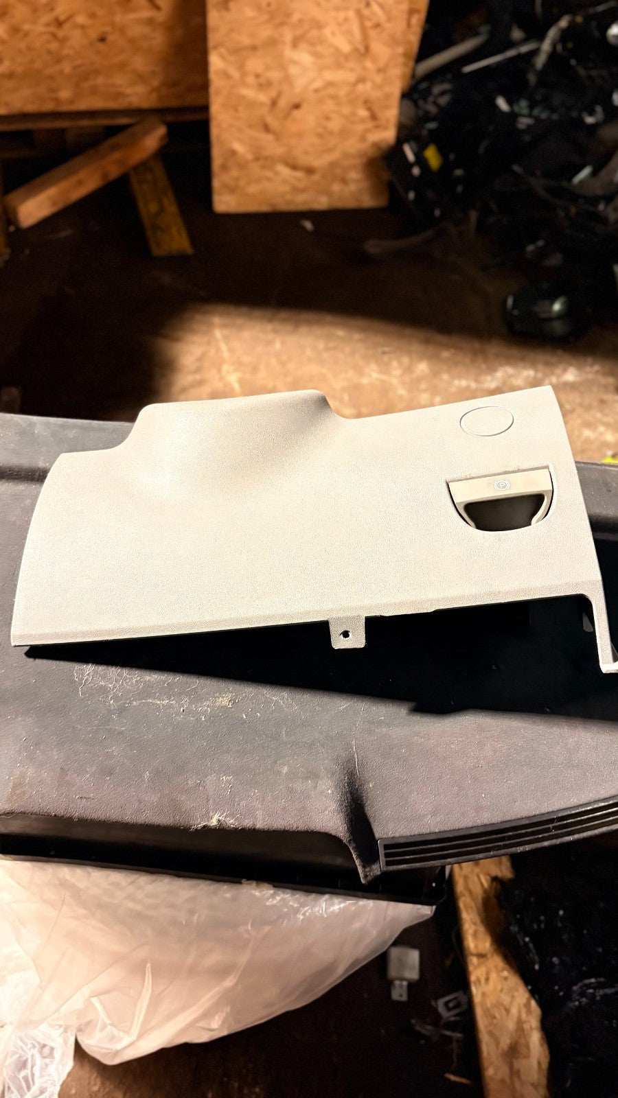 CHRYSLER 2007 LEFT FRONT CONSOLE TRIM COVER 1EN94TRMAA