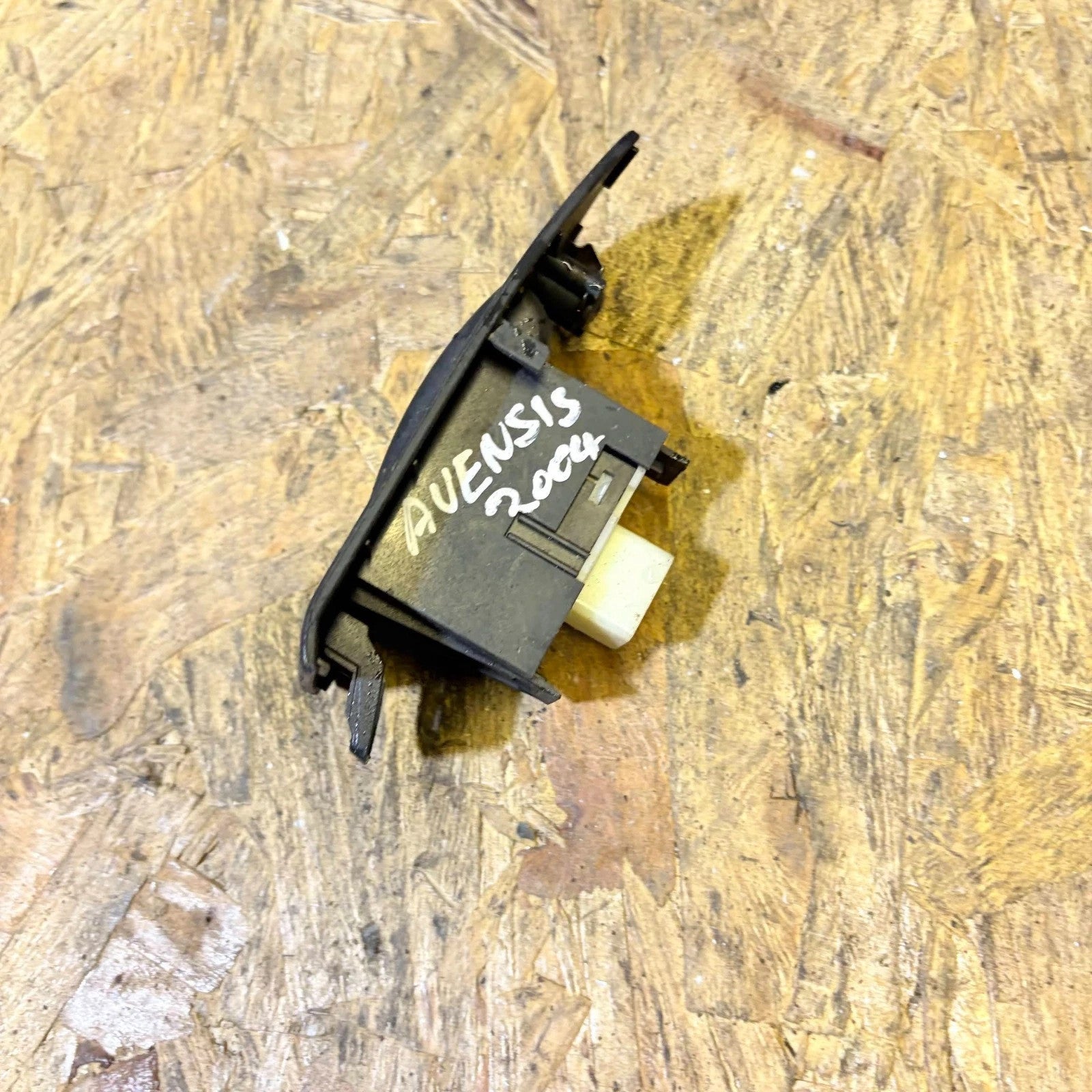 TOYOTA AVENSIS 2003-2008 RIGHT SIDE REAR WINDOW CONTROL SWITCH 7427105020