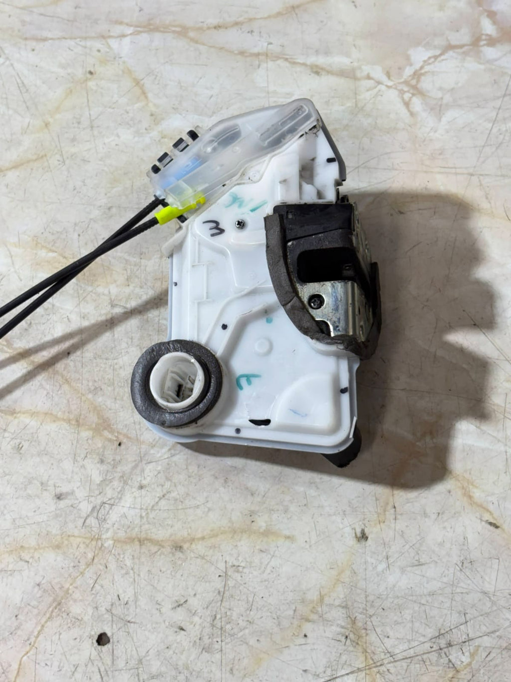 2010 Toyota Corolla Front Left Driver Side Actuator Door Latch Lock