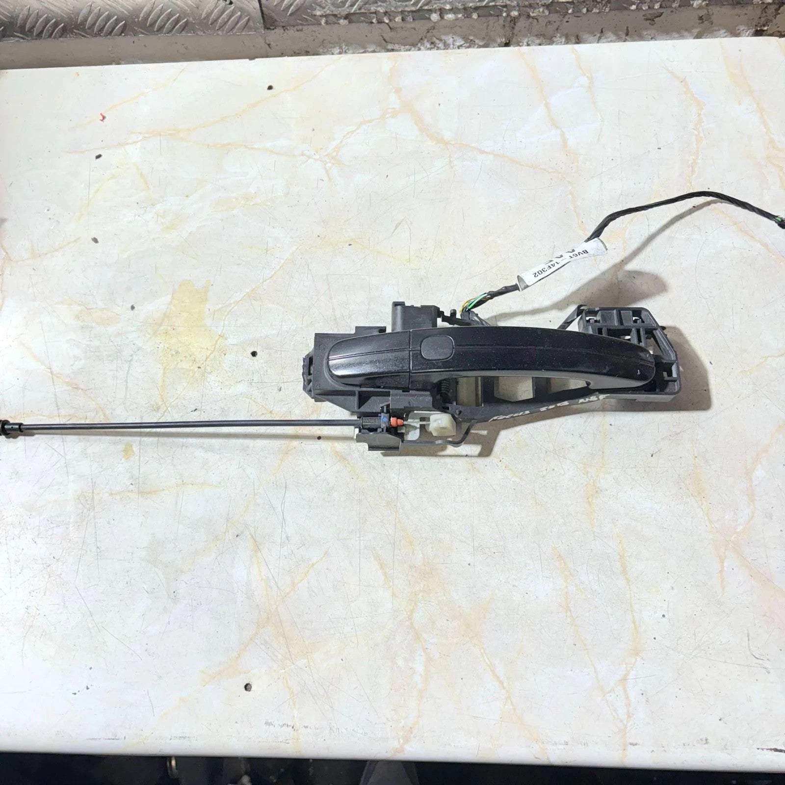 2013 FORD FOCUS PASSENGER SIDE FRONT LEFT OUTER DOOR HANDLE BV6T-14F302