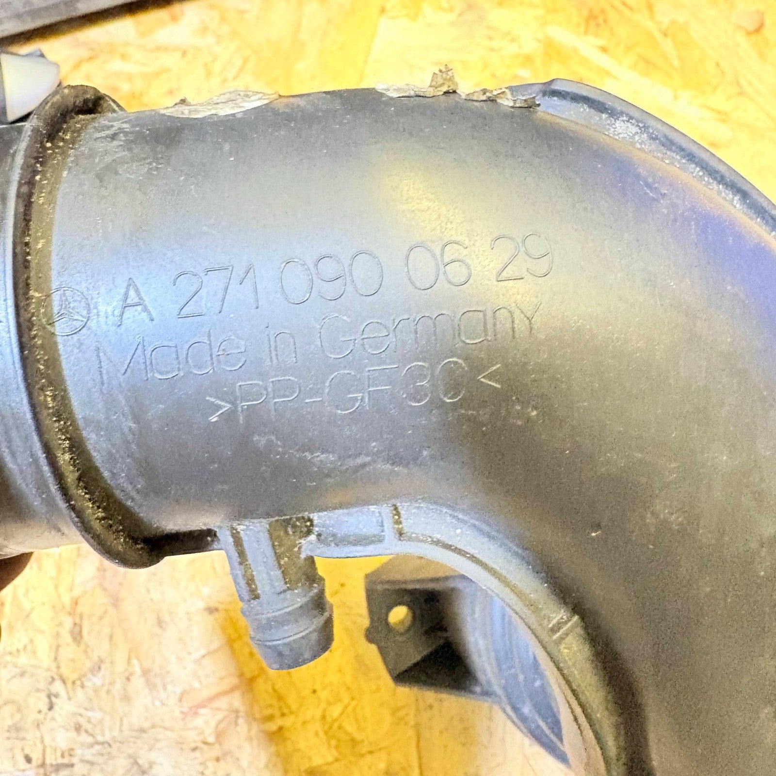 Mercedes C Class 2003 Intercharge Tube Intake Pipe A2710900629