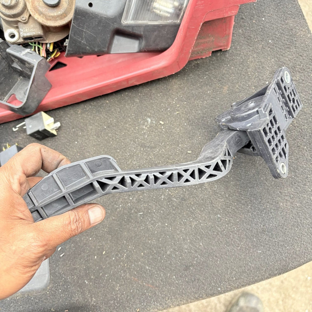 MAZDA 2 ACCELERATOR THROTTLE PEDAL 1.3 PETROL K4238-7400 (2013)