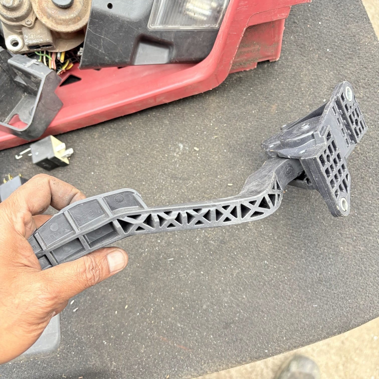 MAZDA 2 ACCELERATOR THROTTLE PEDAL 1.3 PETROL K4238-7400 (2013)