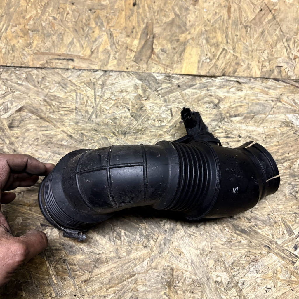 Vauxhall Opel Insignia Mk1 2.0 CDTi A20DTH Air Intake Pipe Hose 55561787 09-17