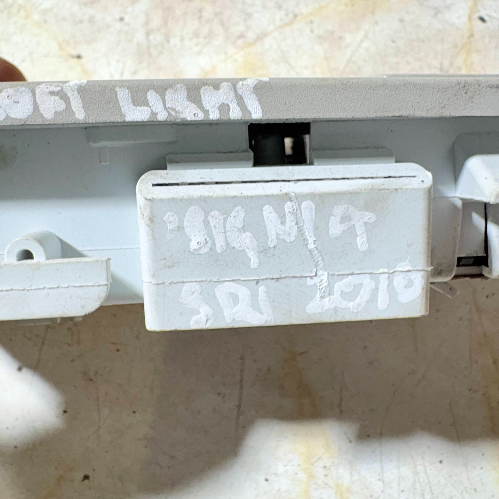 VAUXHALL/OPEL INSIGNIA 2010 INTERIOR FRONT ROOF LIGHT LAMP DOOR READING