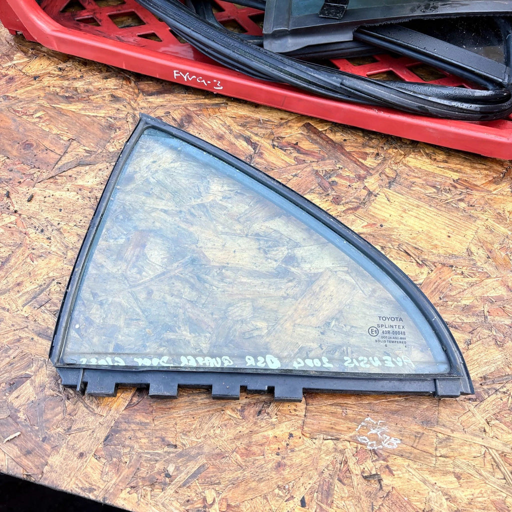 TOYOTA AVENSIS MK2 QUARTER WINDOW GLASS DRIVERS REAR RIGHT 2003~2008