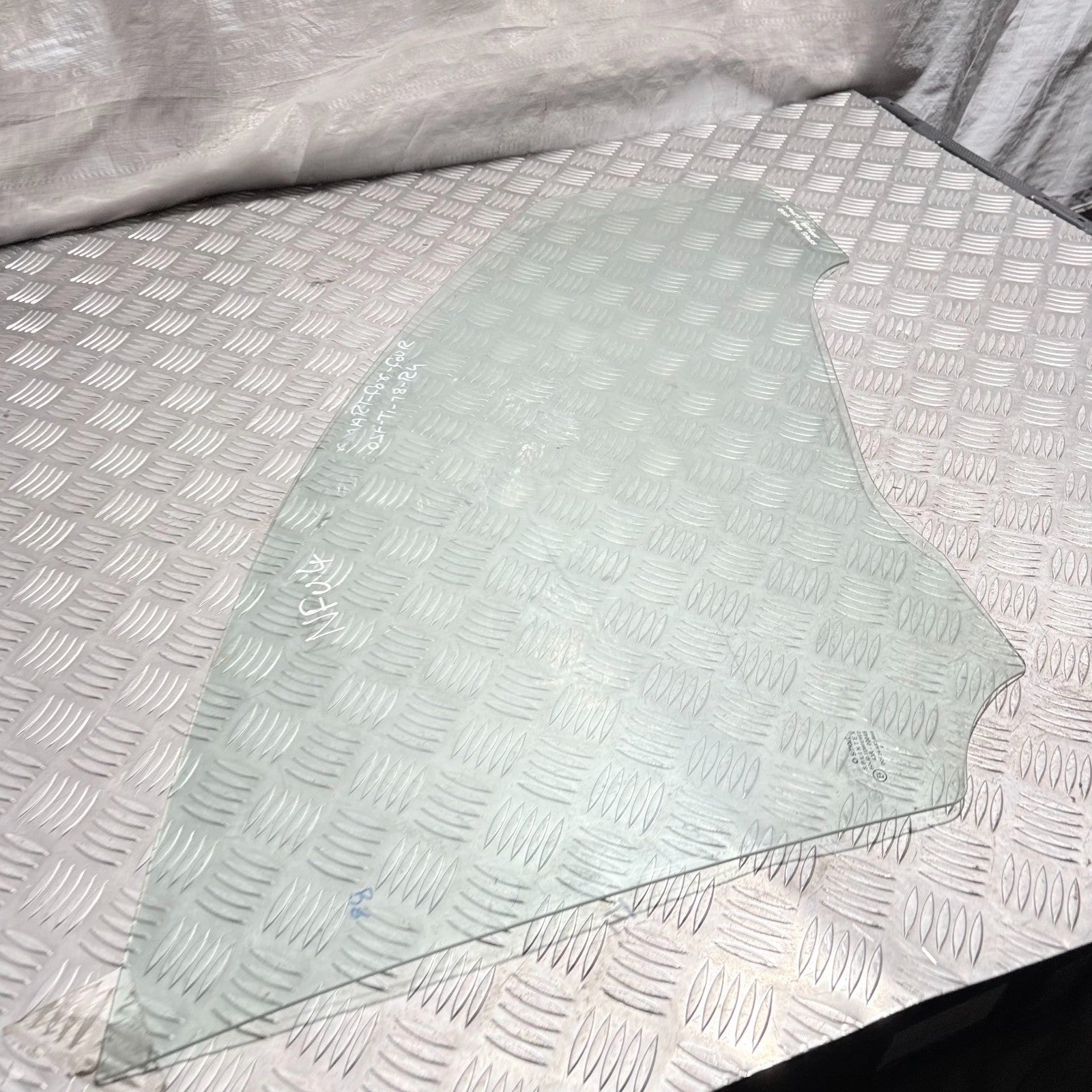 Smart Forfour W454 2004-2007 RH Front Door Window Glass Drivers Side OSF DRIVER