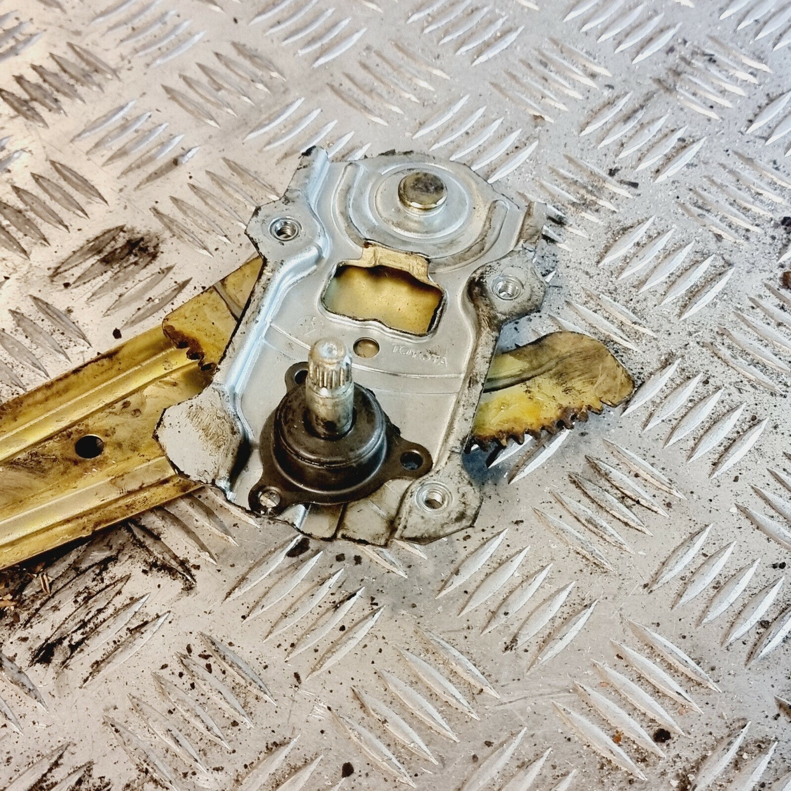 Toyota Yaris Mk1 1999-2005 5 Door NS Left Rear Manual Window Regulator Mechanism
