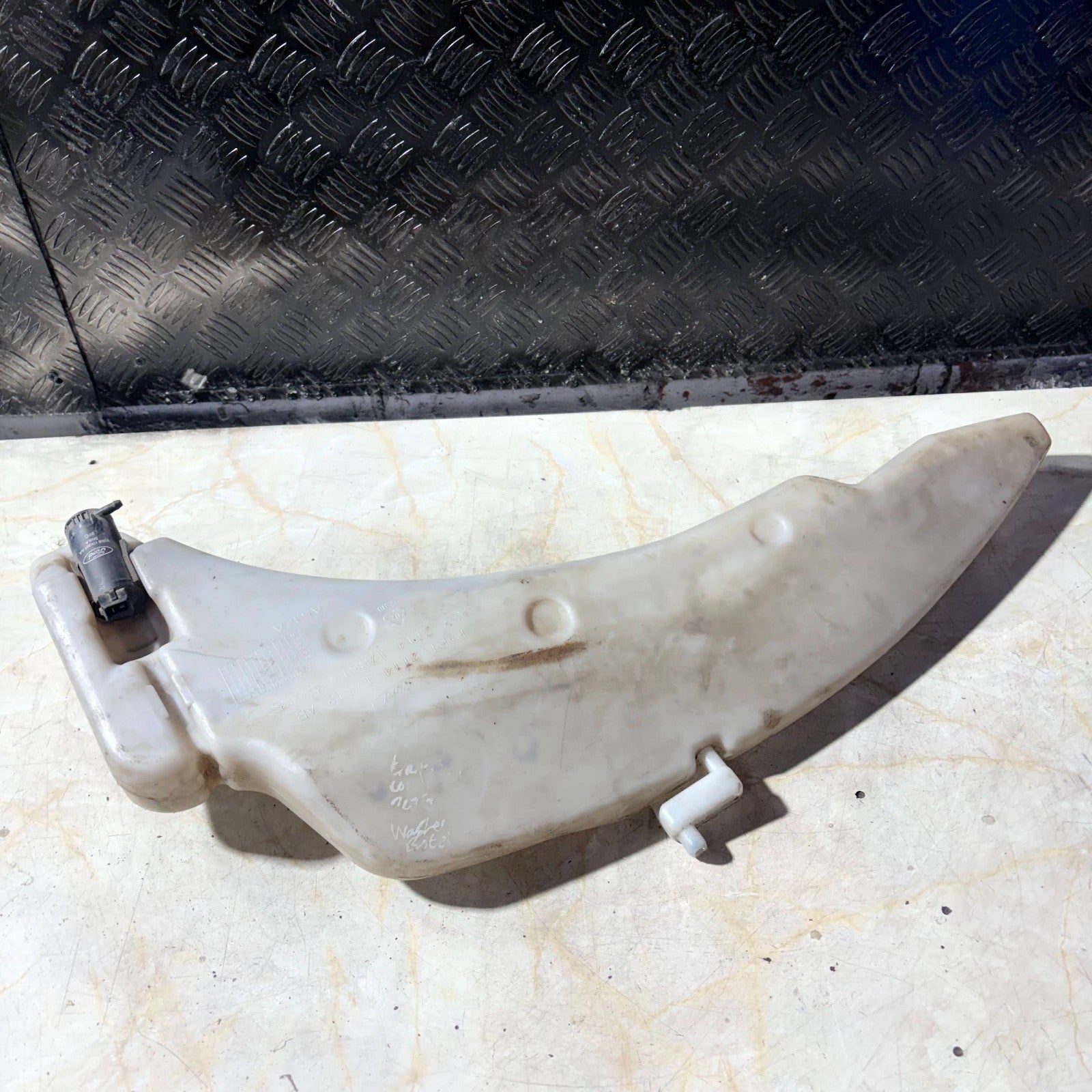 Ford Connect MK1 2002-2012 Windscreen Washer Bottle Tank & Pump 2T14-17618-AB