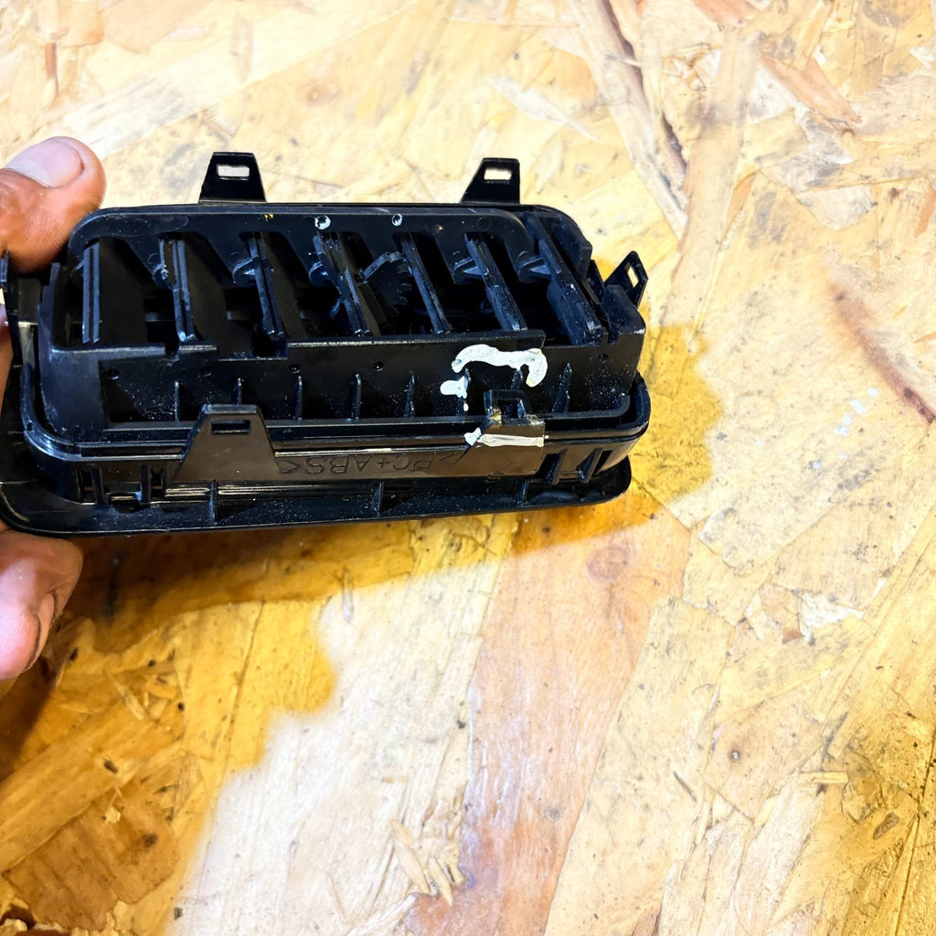 Fiat Doblo 2010 Dash Center Air Vent Grill ST4969