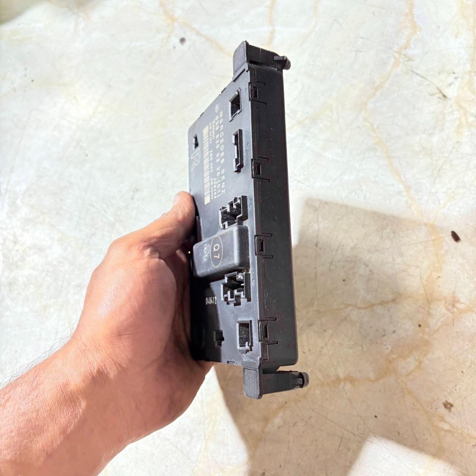 1996-2005 MERCEDES VITO O/S/F DOOR CONTROL MODULE 639 820 02 26