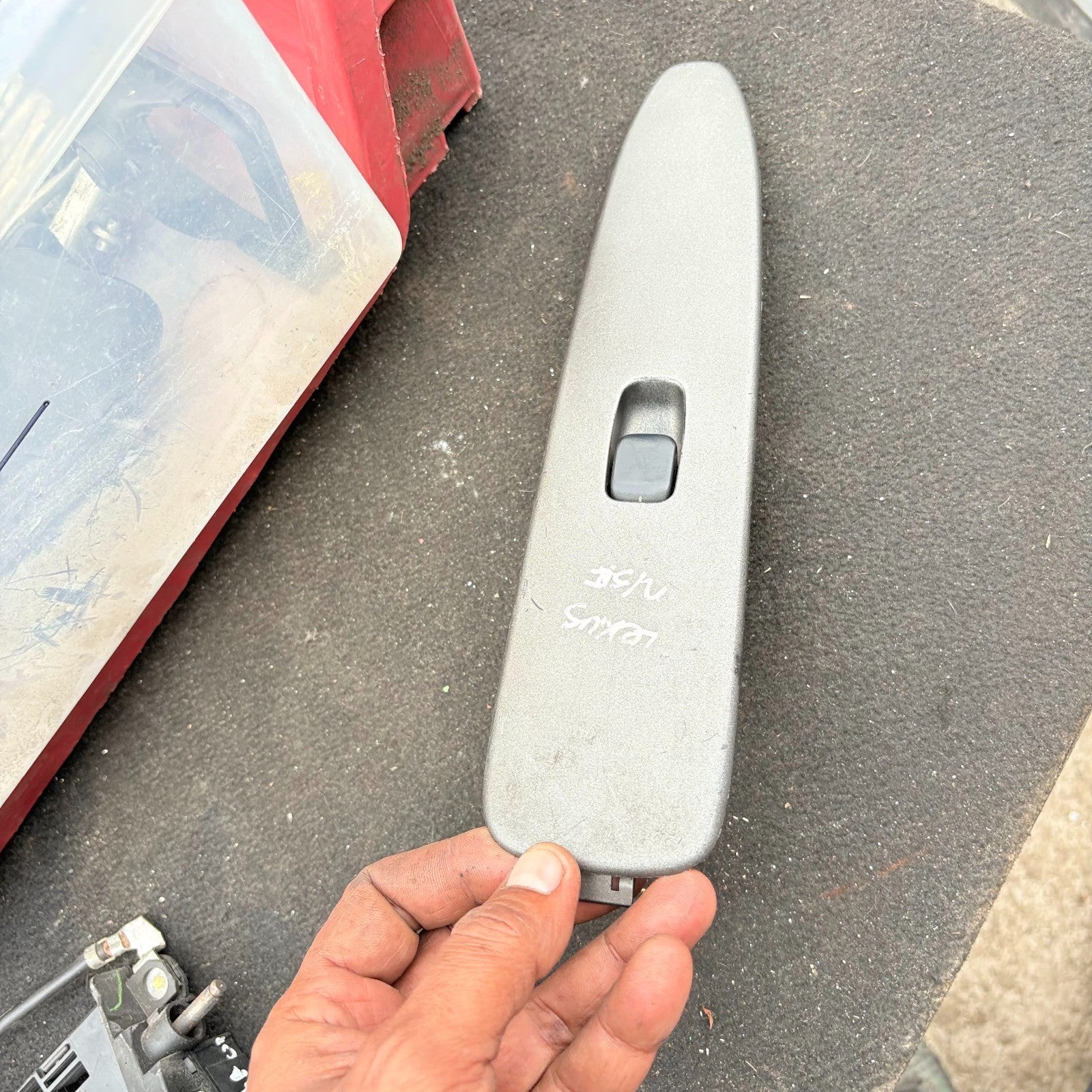 98-05 LEXUS IS 200 NSF LEFT PASSENGER SIDE FRONT WINDOW CONTROL SWITCH BUTTON
