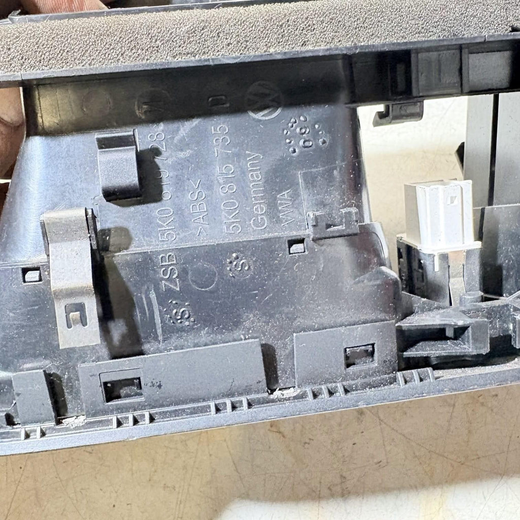5K0819728 VW Golf Mk6 GTI R 09-13 Front Centre Dashboard Air Vent Outlet Panel
