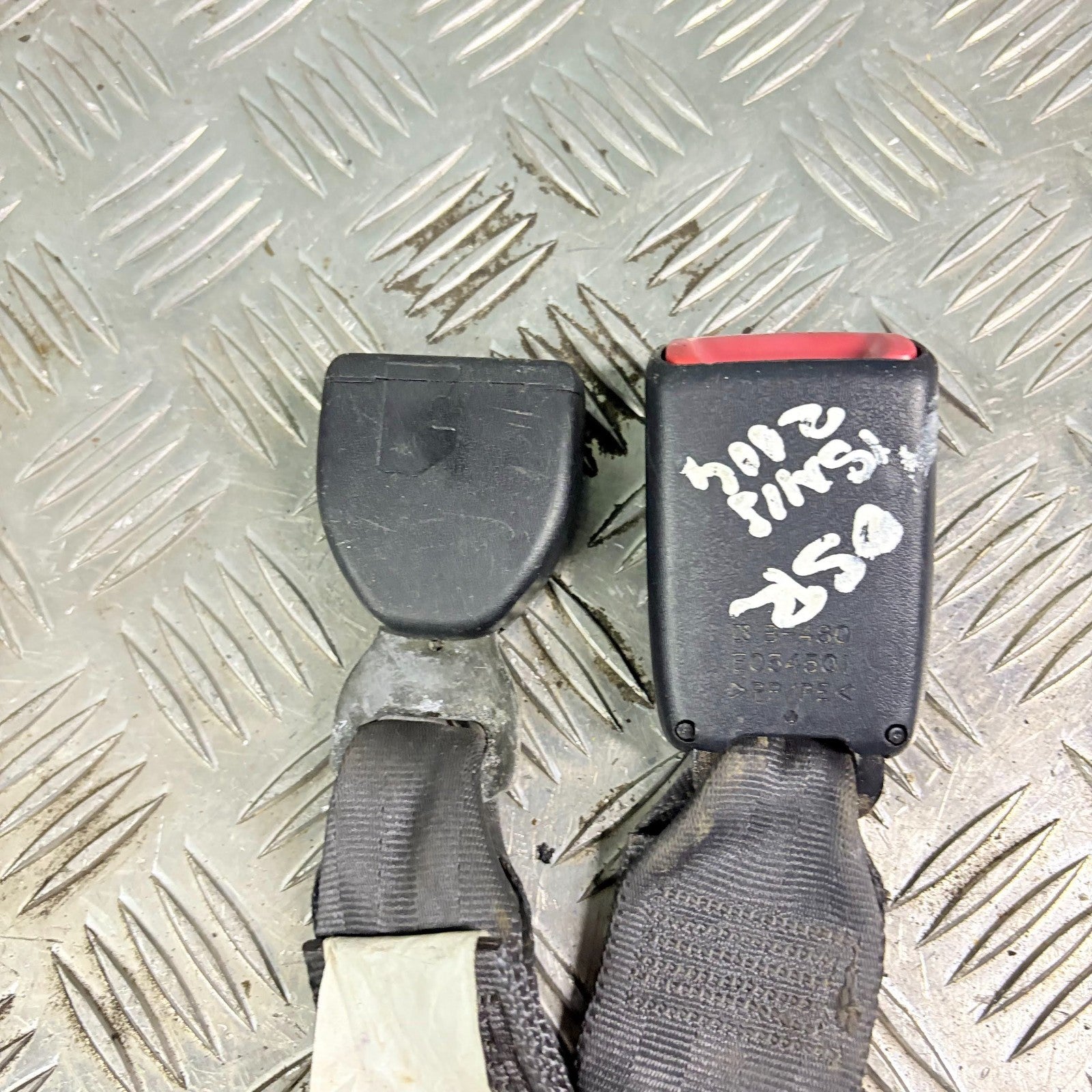 2000-2004 SUZUKI IGNIS REAR RIGHT SEAT BELT BUCKLES E034501