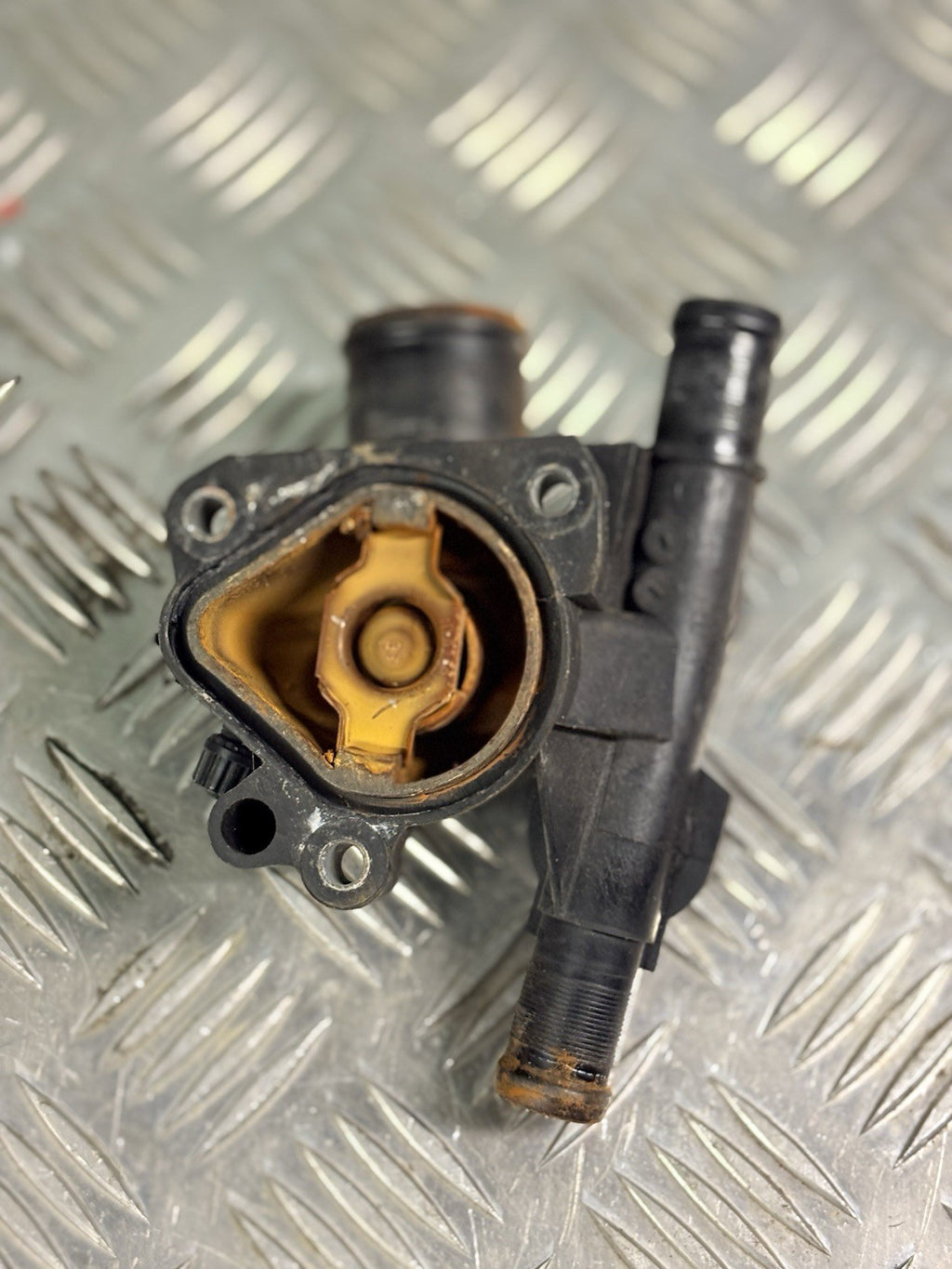 Vauxhall Vivaro Trafic Primastar Engine Coolant Thermostat Housing 2.0 CDTI