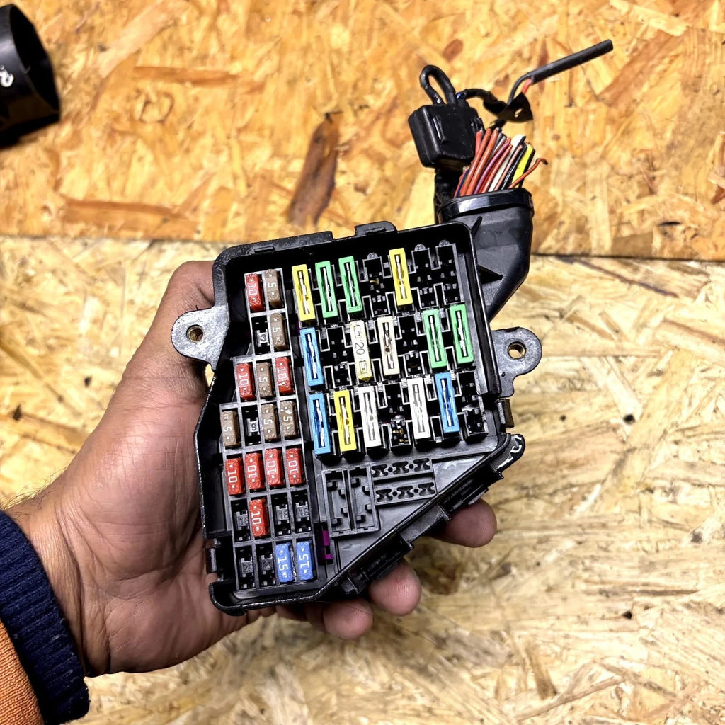 8D1941824 Fuse Box Relay Holder Seat Exeo 08-13 Exeo ST 09-13 Audi A4 96-09