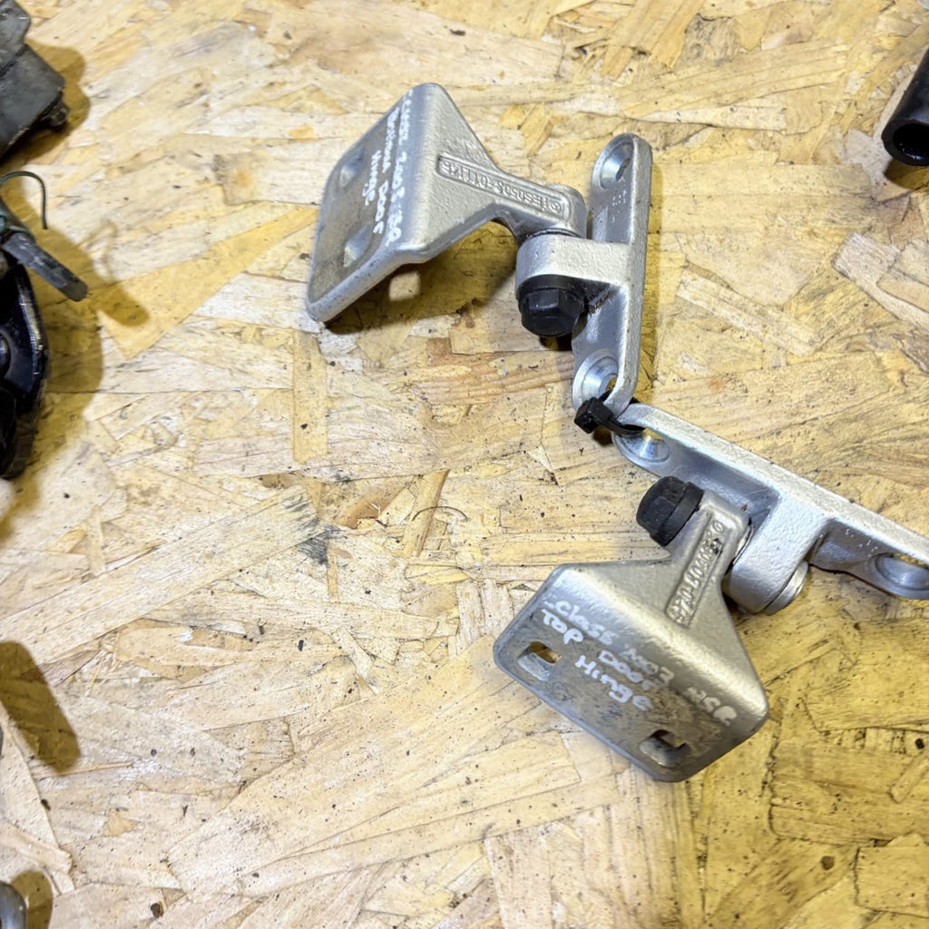 MERCEDES CLS W219 NSR PASSENGER FRONT REAR DOOR HINGE HINGES