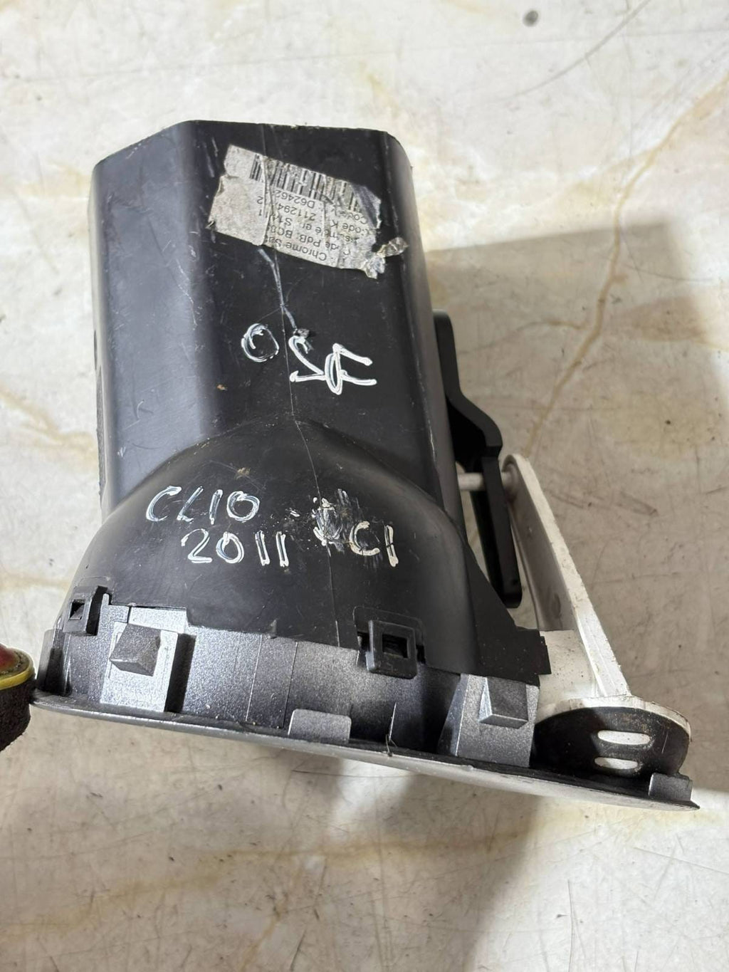Renault Clio Mk3 2005-2012 OSF Driver Right Dashboard Air Vent 220410AN