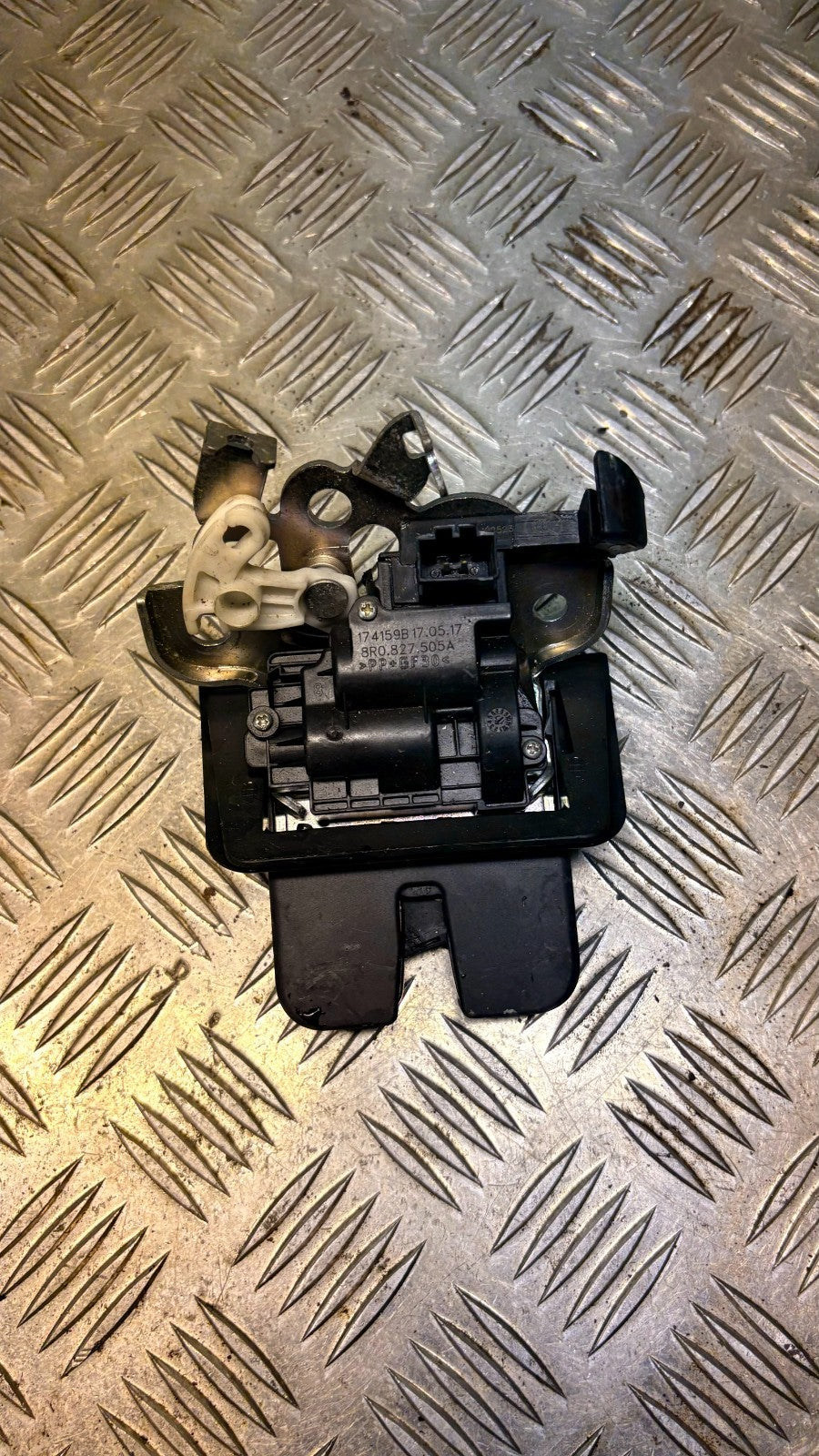 Audi A3 8V 2013-2020 Tailgate Boot Trunk Lock Latch Catch Rear 8R0827505A