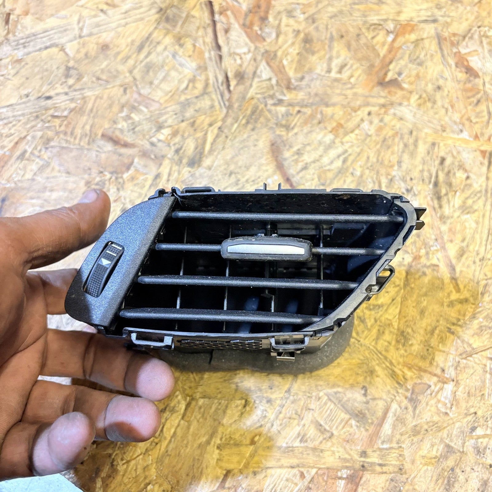 FORD FIESTA DASHBOARD AIR VENT GRILLE DRIVER SIDE 2017-2023 H1BB-A018B08-AEW