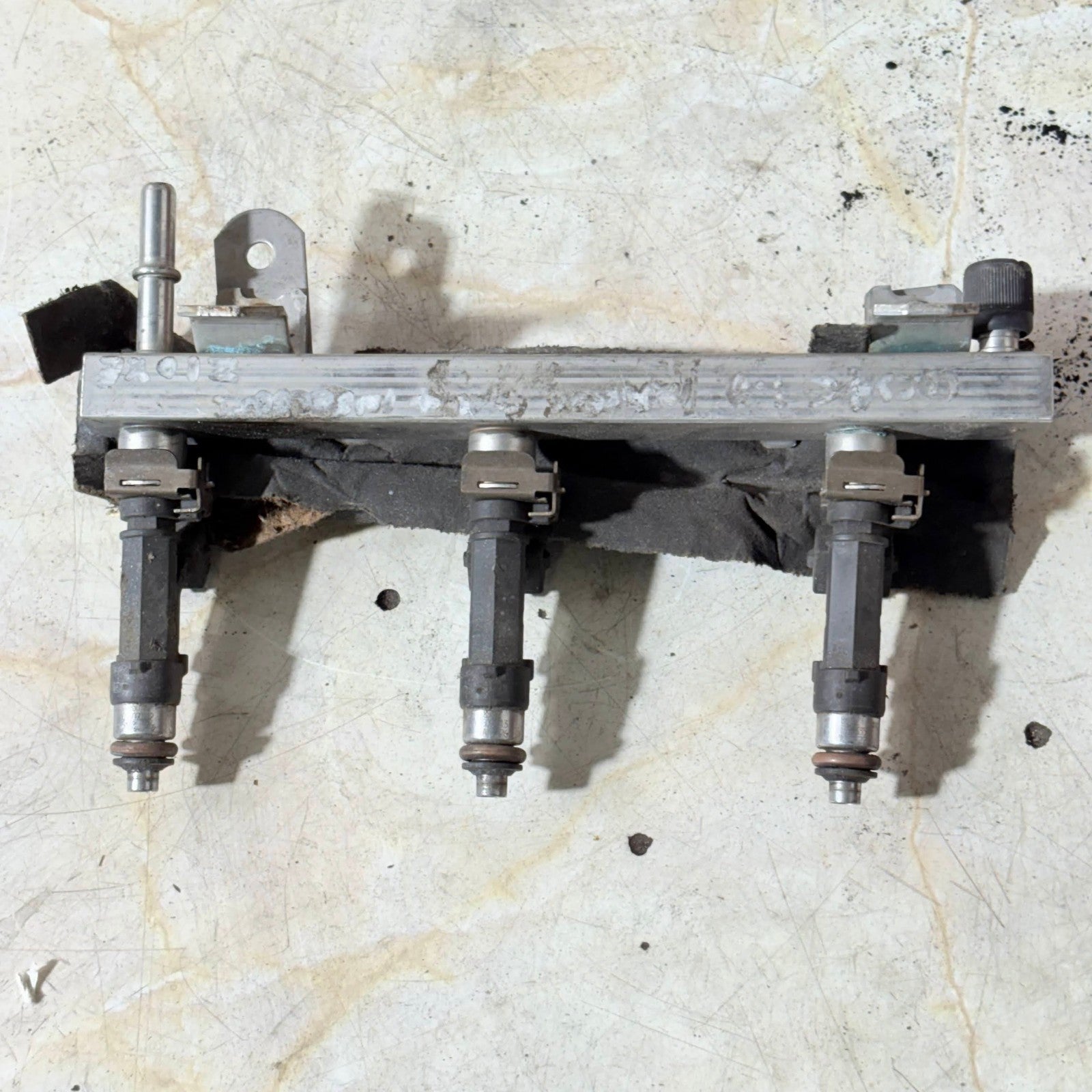 VAUXHALL CORSA D FUEL RAIL & INJECTORS 0280151207 BOSCH