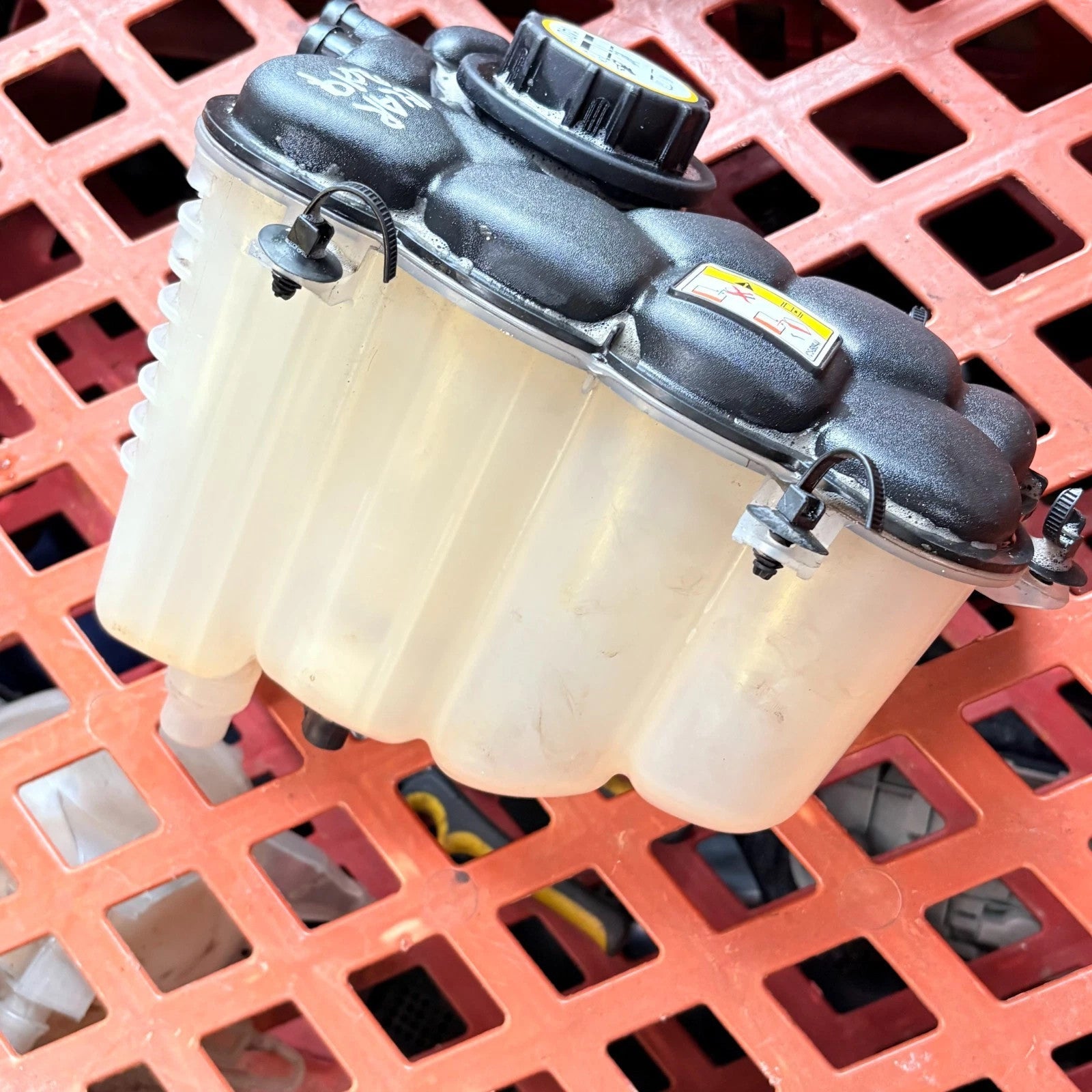 Range Rover Velar L560 2017-23 & Sport L494 2014-22 Coolant Tank YC15-8B099-AA