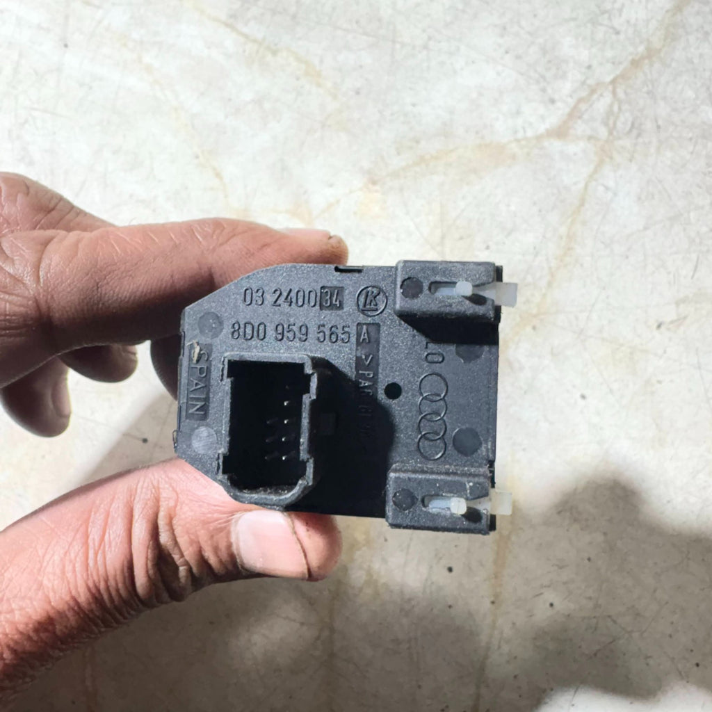 Audi A3 8P 2003?2012 Front Door Mirror Control Adjuster Switch 8E0959565