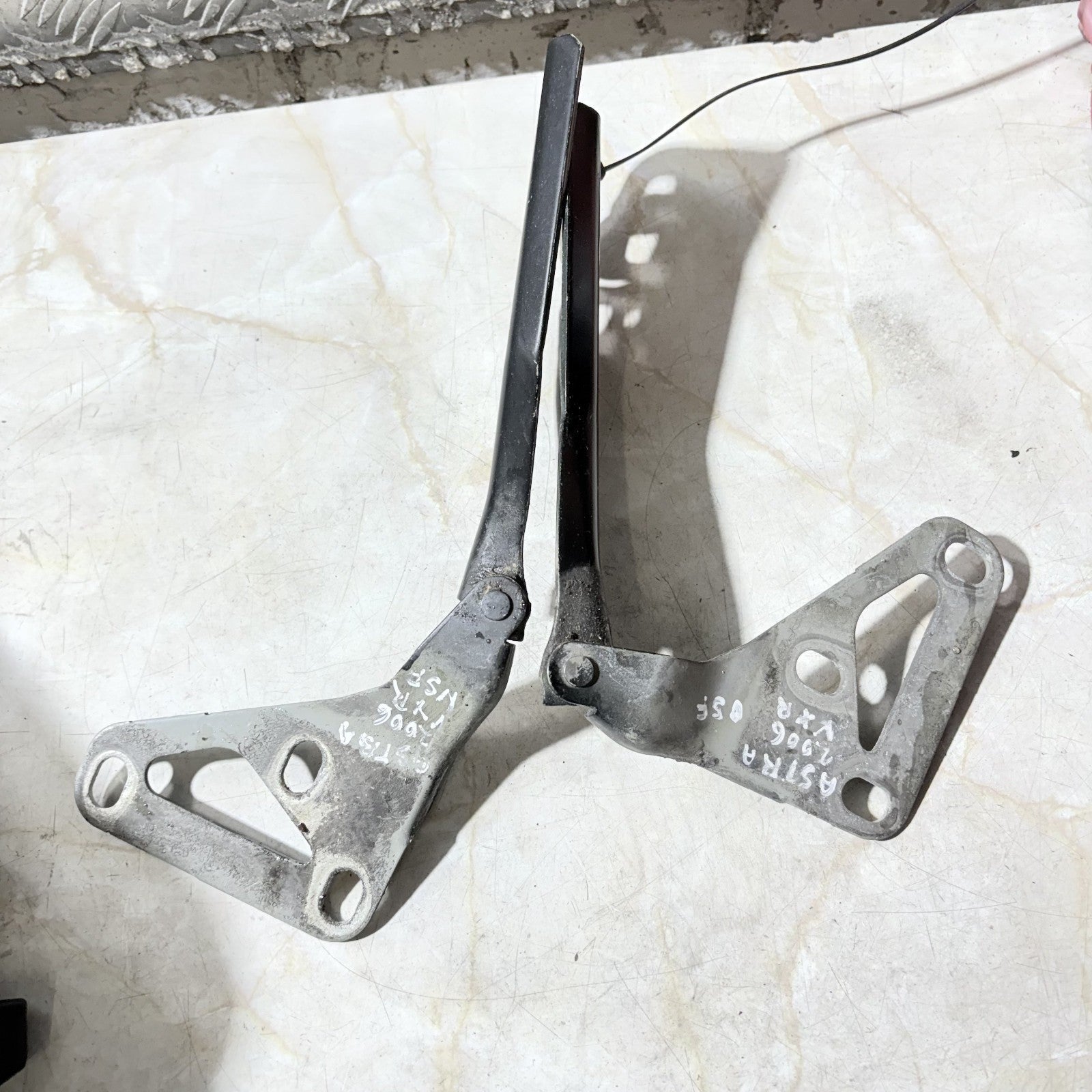 Opel Astra 2006 Set bonnet hood hinge Left/Right Front
