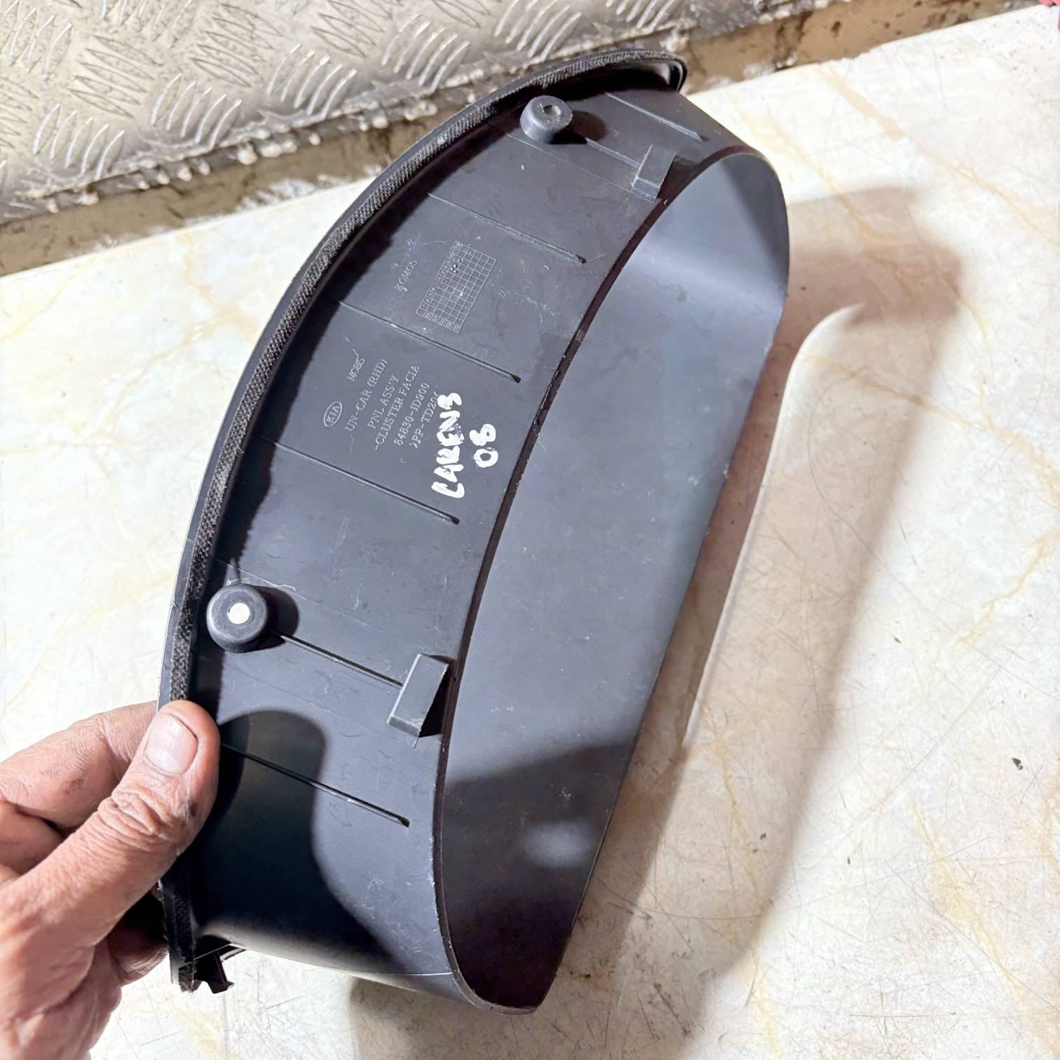 KIA CARENS Speedometr Bezel 84830-ID900