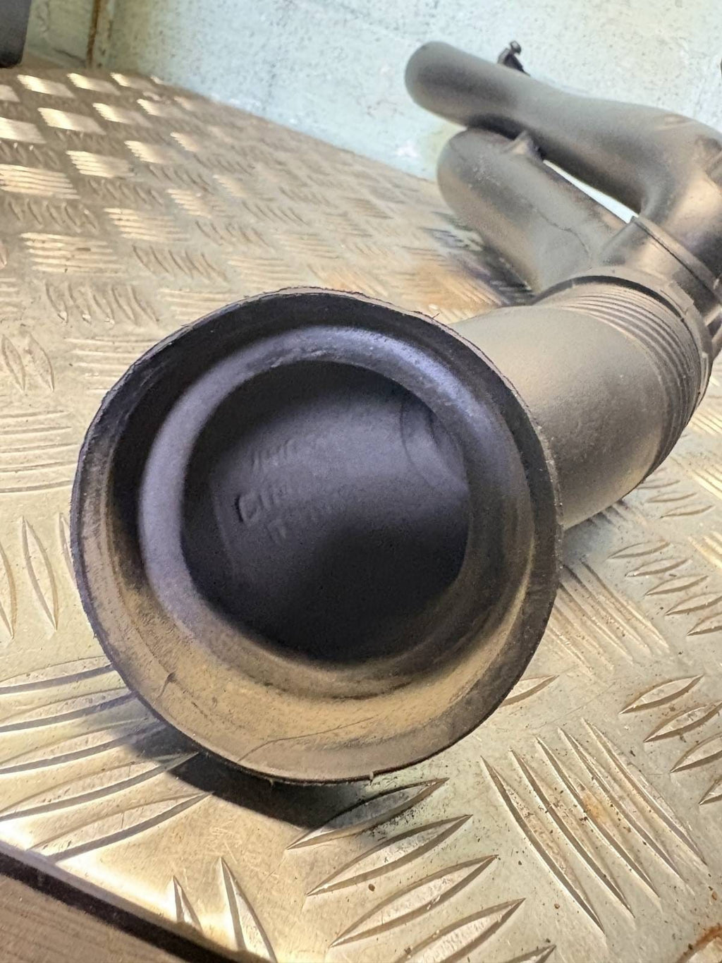 VAUXHALL ZAFIRA AIR INTAKE PIPE 90531007