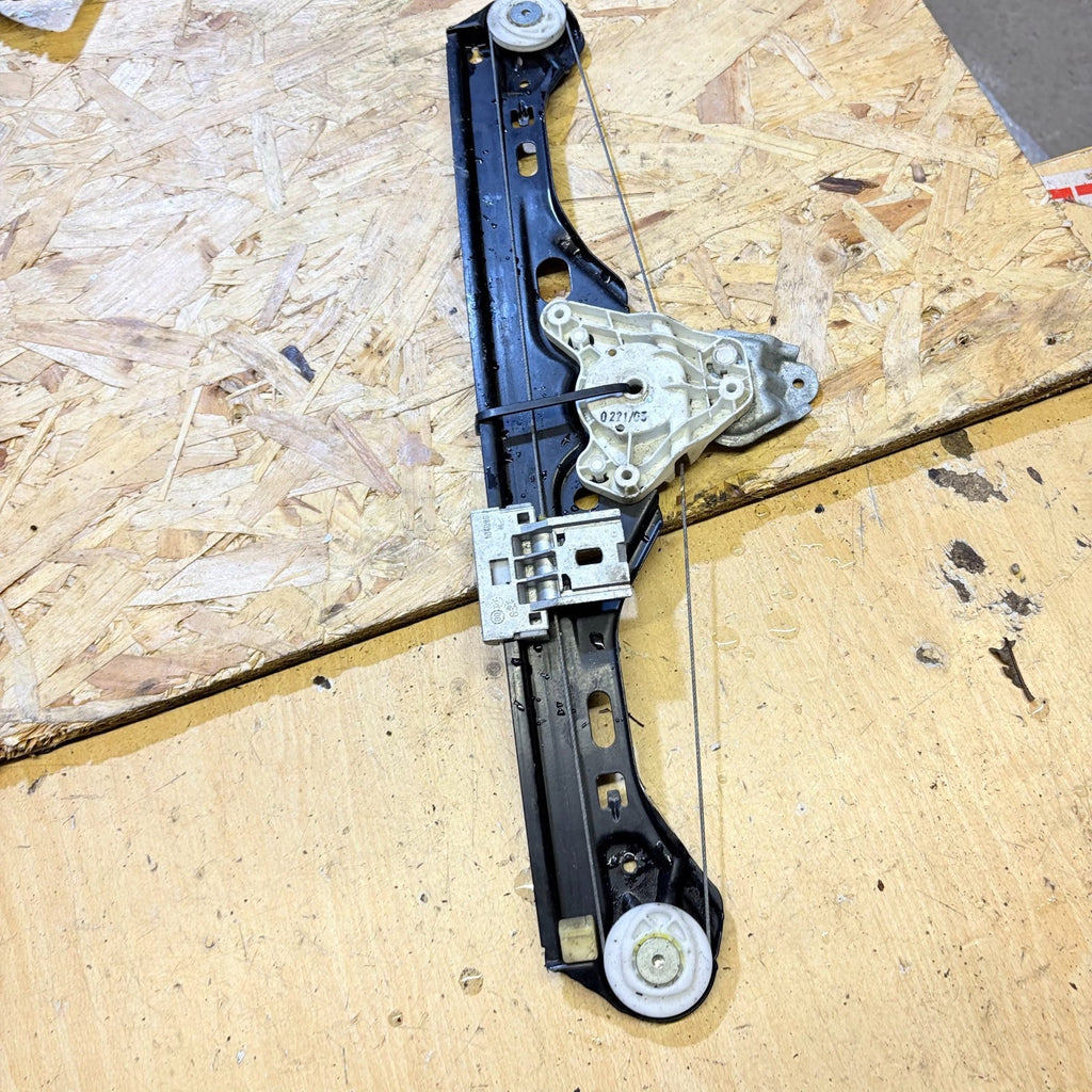 MERCEDES C CLASS 2003 OFFSIDE DRIVER SIDE REAR WINDOW MOTOR REGULATOR