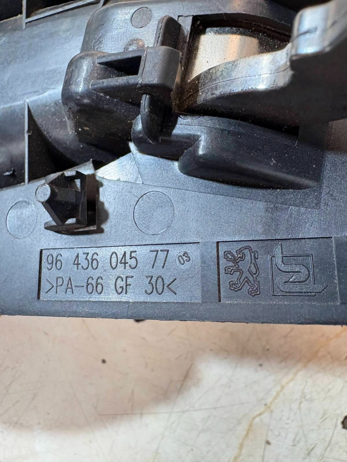 Peugeot 307 2.0 Diesel 2001-2008 DOOR HANDLE REAR PASSENGER SIDE 9643604577