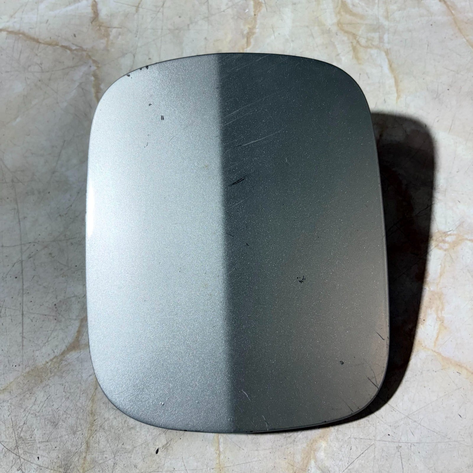 TOYOTA AVENSIS MK2 T250 2003-2009 FUEL FILLER TANK FLAP 7735005010