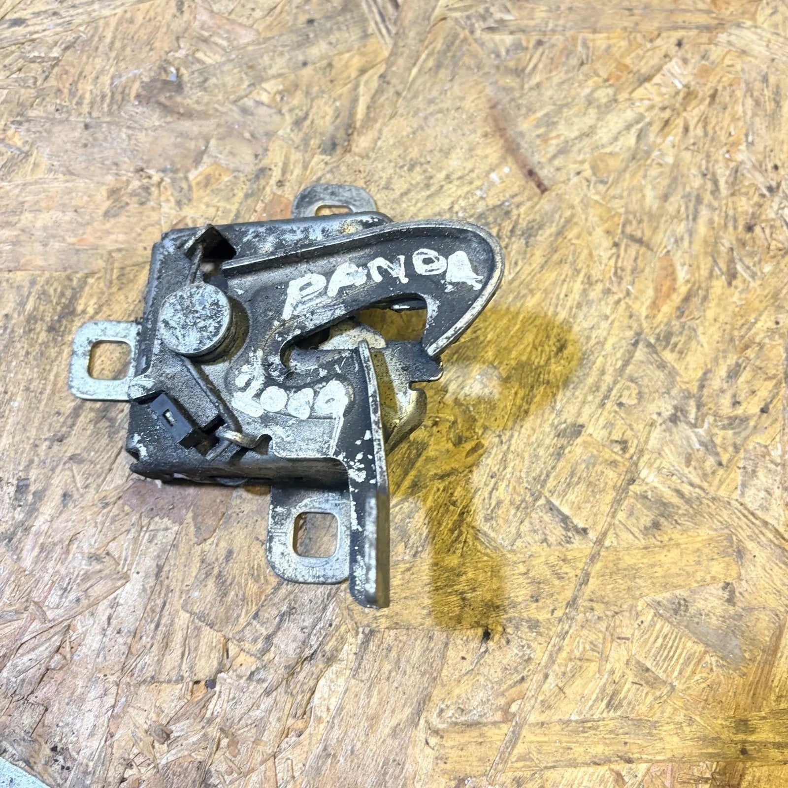 Fiat Panda 2009 Bonnet Lock Mechanism