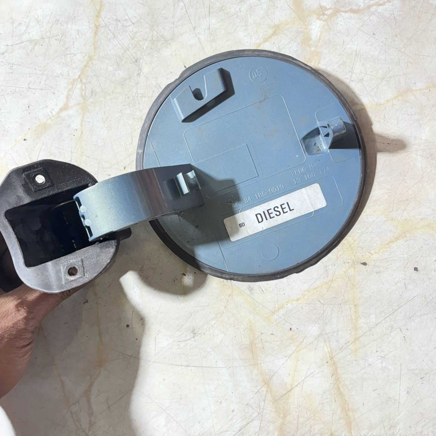 13100174 fuel cap tank flap 34-186-9019 Opel Vectra DE360612-65
