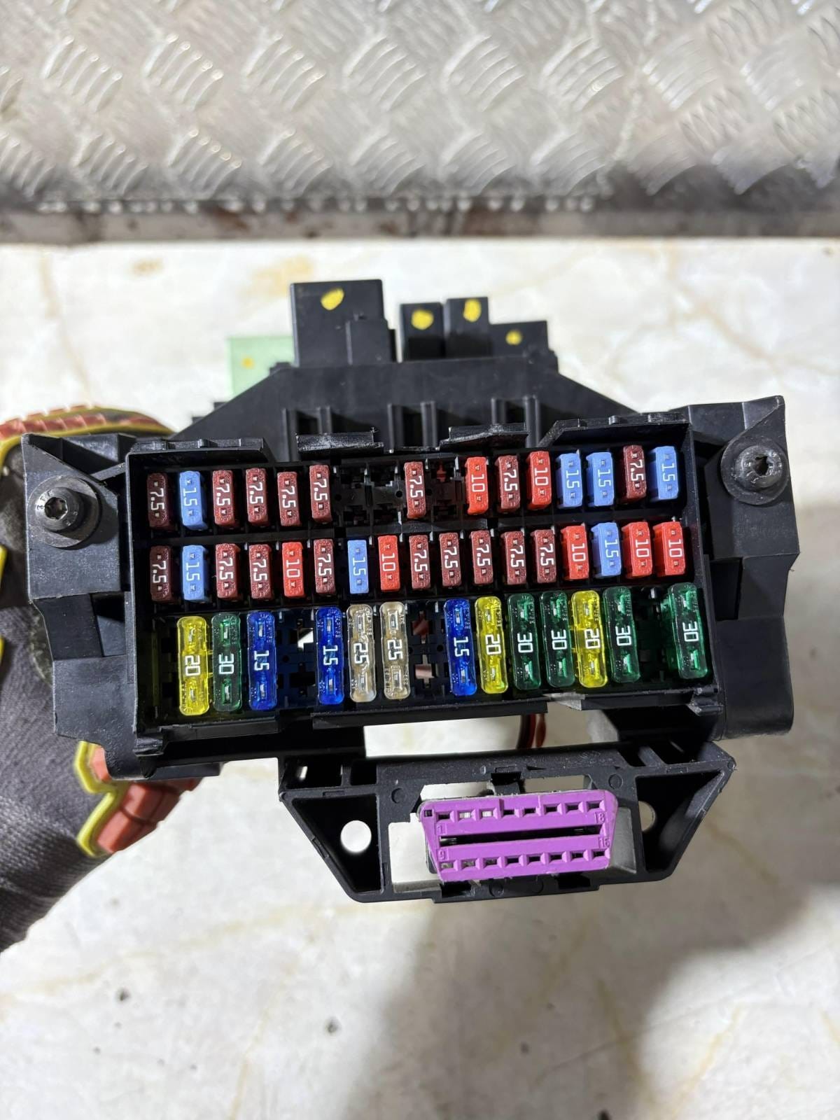 1546646 Fuse Box Control Unit Volkswagen Passat DE1473898-06-2014