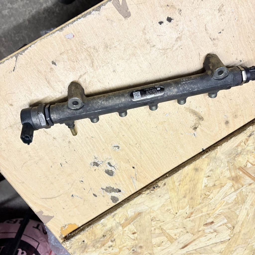 KIA CARENS 2008 2.0 CRDI 3140027410 0445214140 HIGH PRESSURE FUEL RAIL