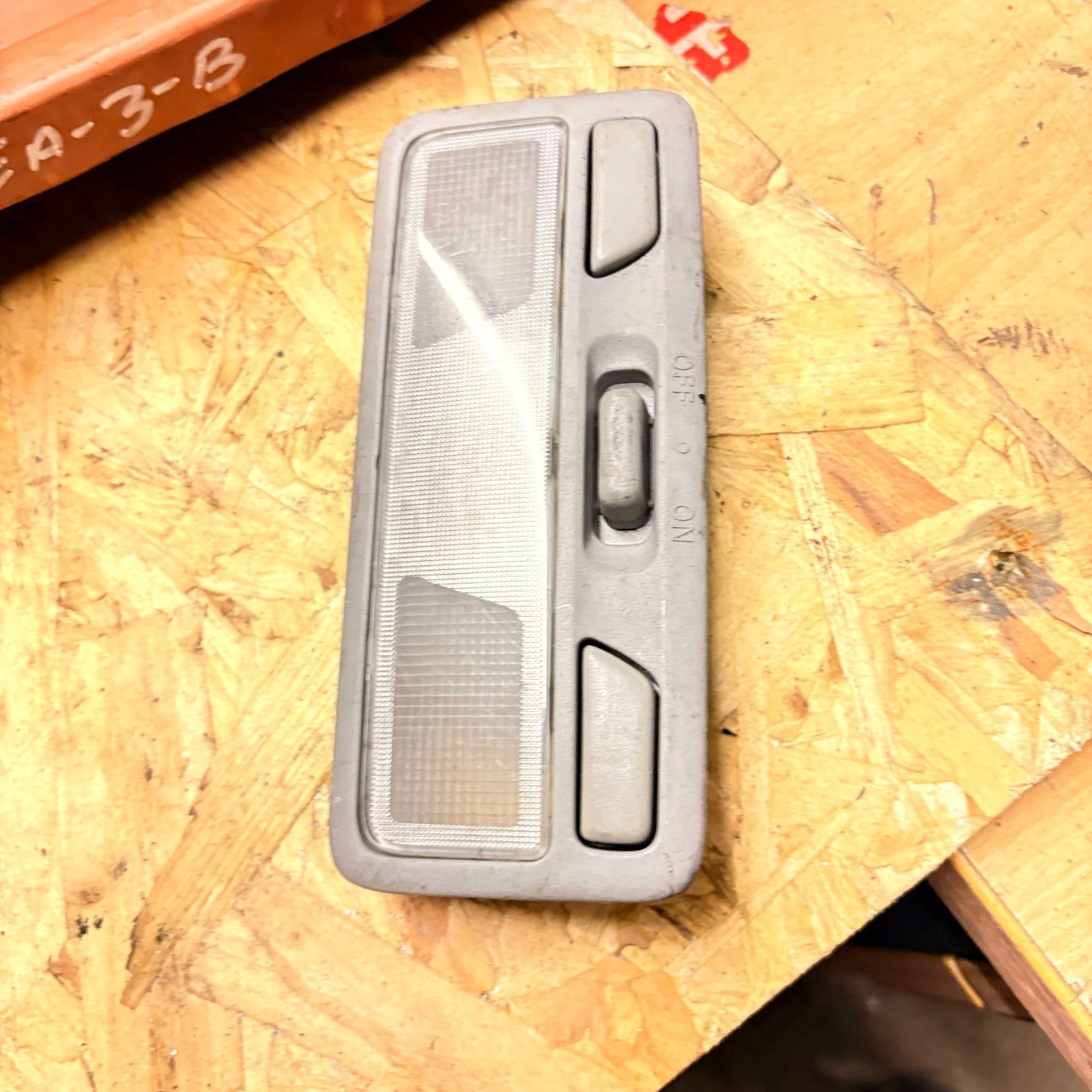 2001 MITSUBISHI SHOGUN INTERIOR LIGHT