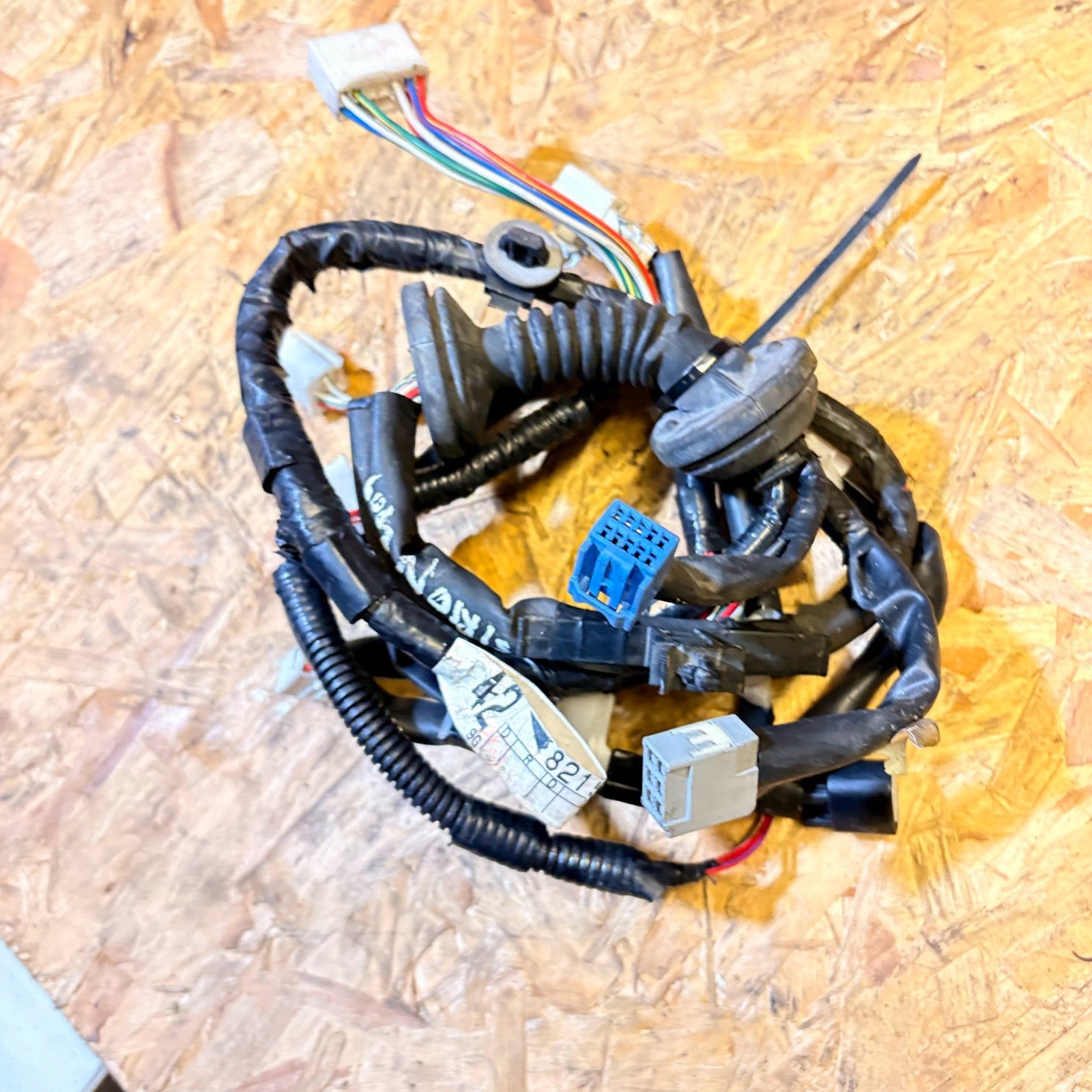 Daihatsu Sirion MK2 2009 Front right driver side door wiring loom A006642