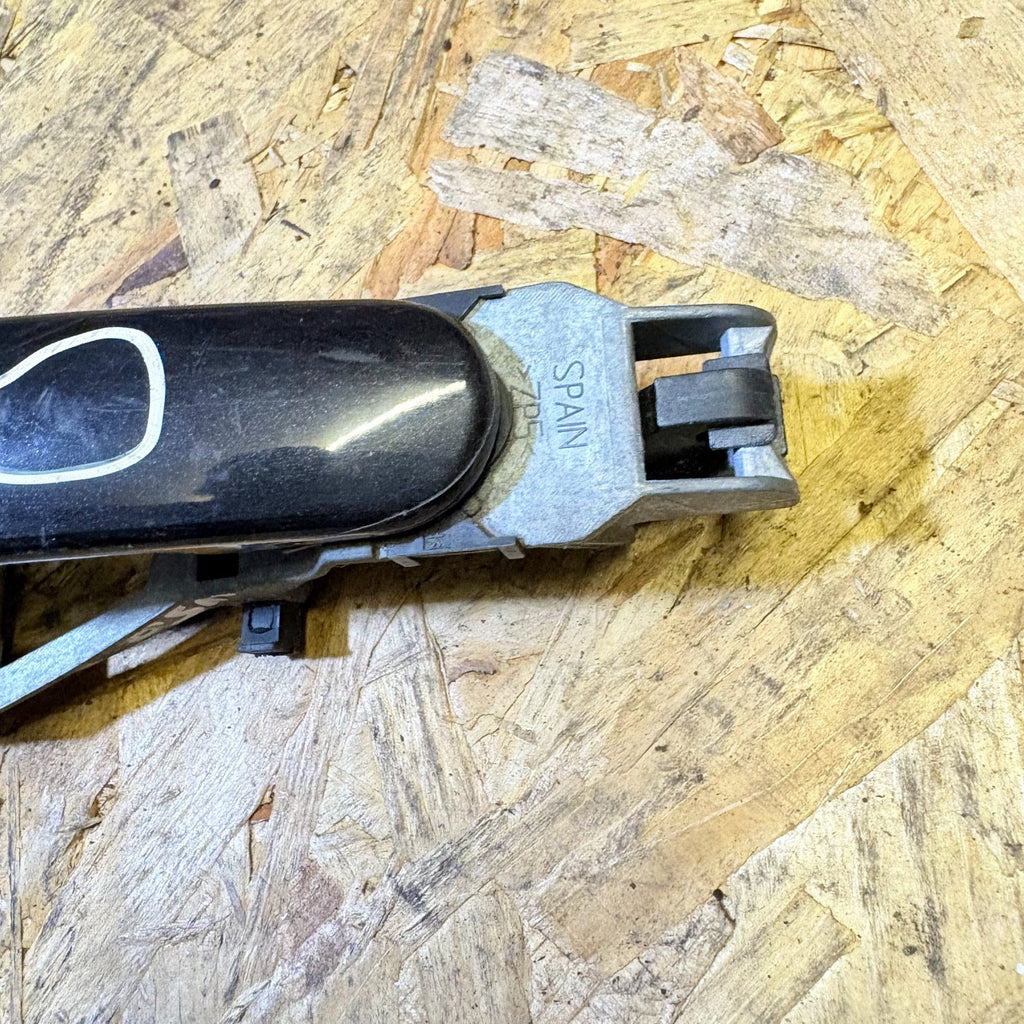 VOLKSWAGEN POLO 2012 EXTERIOR DOOR HANDLE FRONT RIGHT DRIVER SIDE