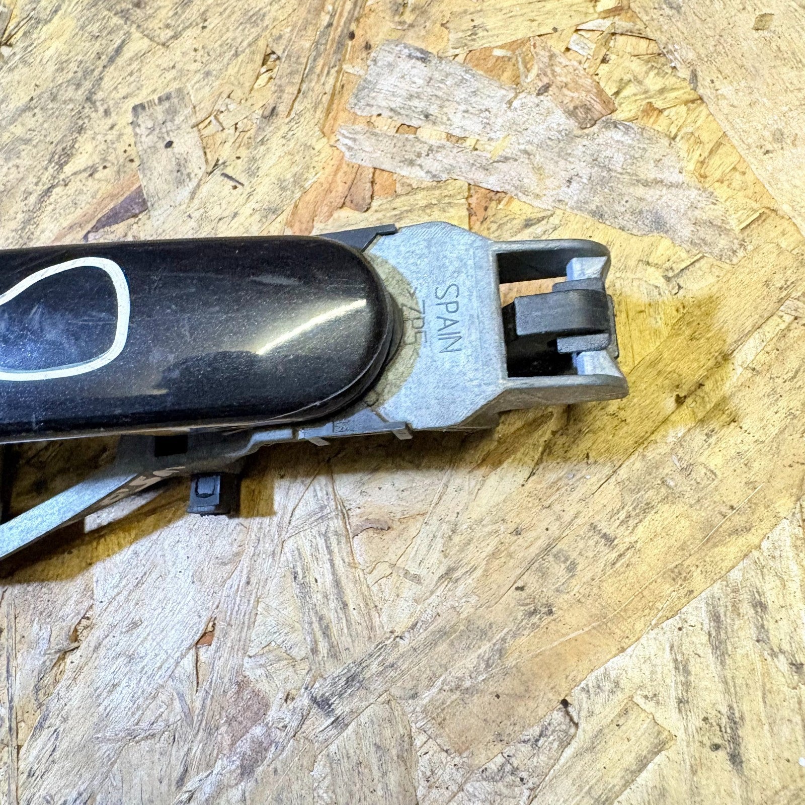 VOLKSWAGEN POLO 2012 EXTERIOR DOOR HANDLE FRONT RIGHT DRIVER SIDE