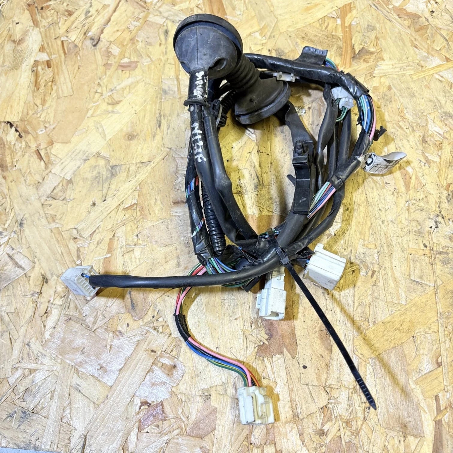 TOYOTA AVENSIS D-4D MK3 PASSENGER FRONT DOOR WIRING LOOM 8215105680 NSF