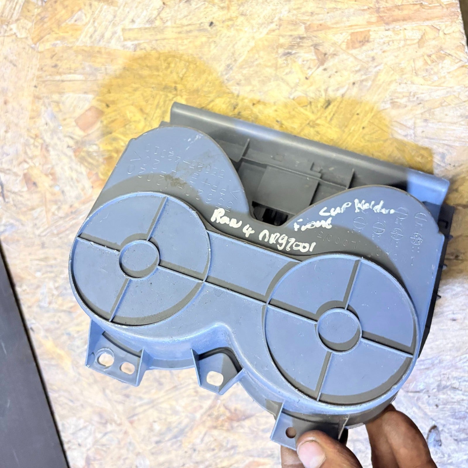 TOYOTA RAV4 2001 CENTER CONSOLE CUP HOLDER 55620-42020 PART