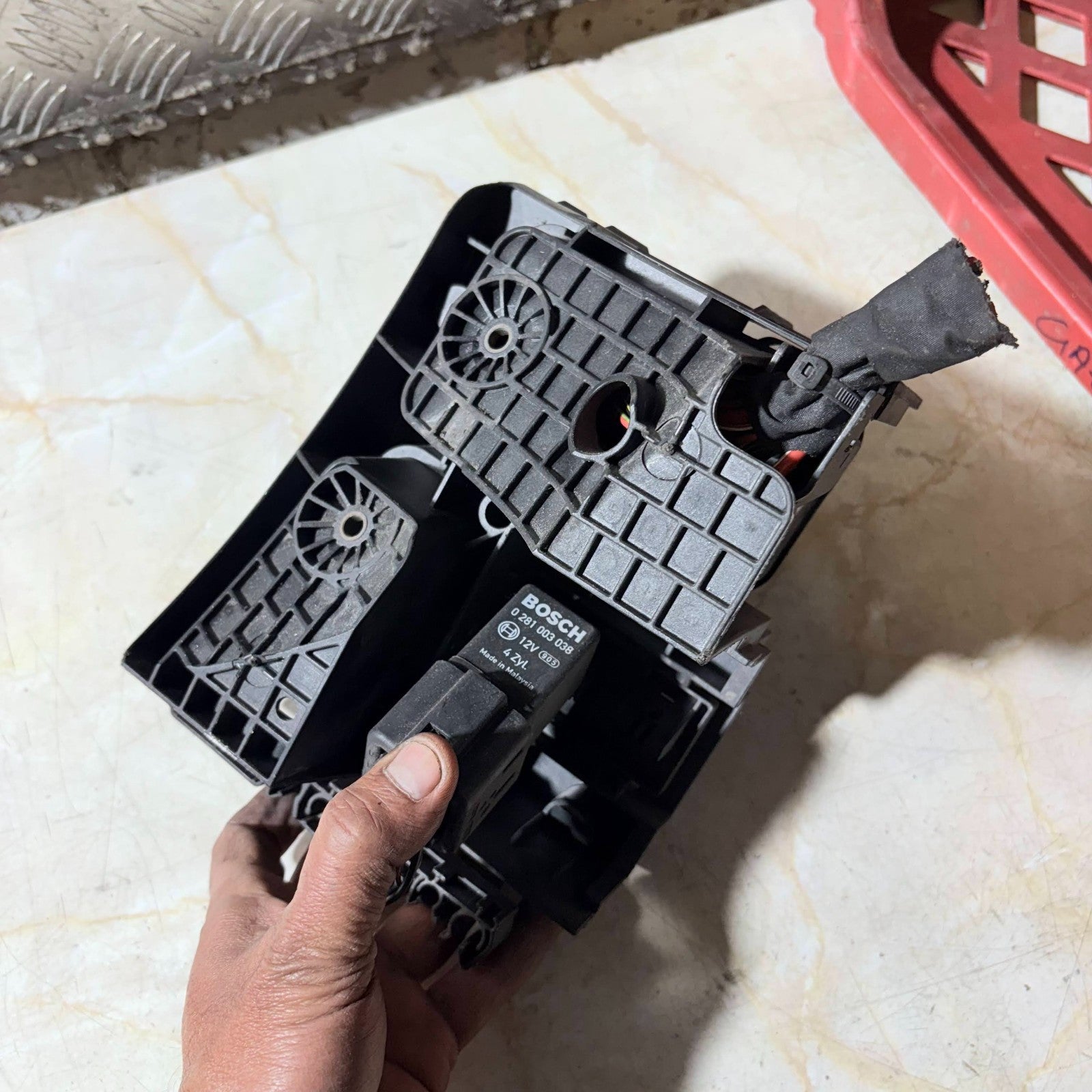 VW Golf Mk5 1K Engine Bay Fuse/Relay Box Base 1K0937507B 2003-2009