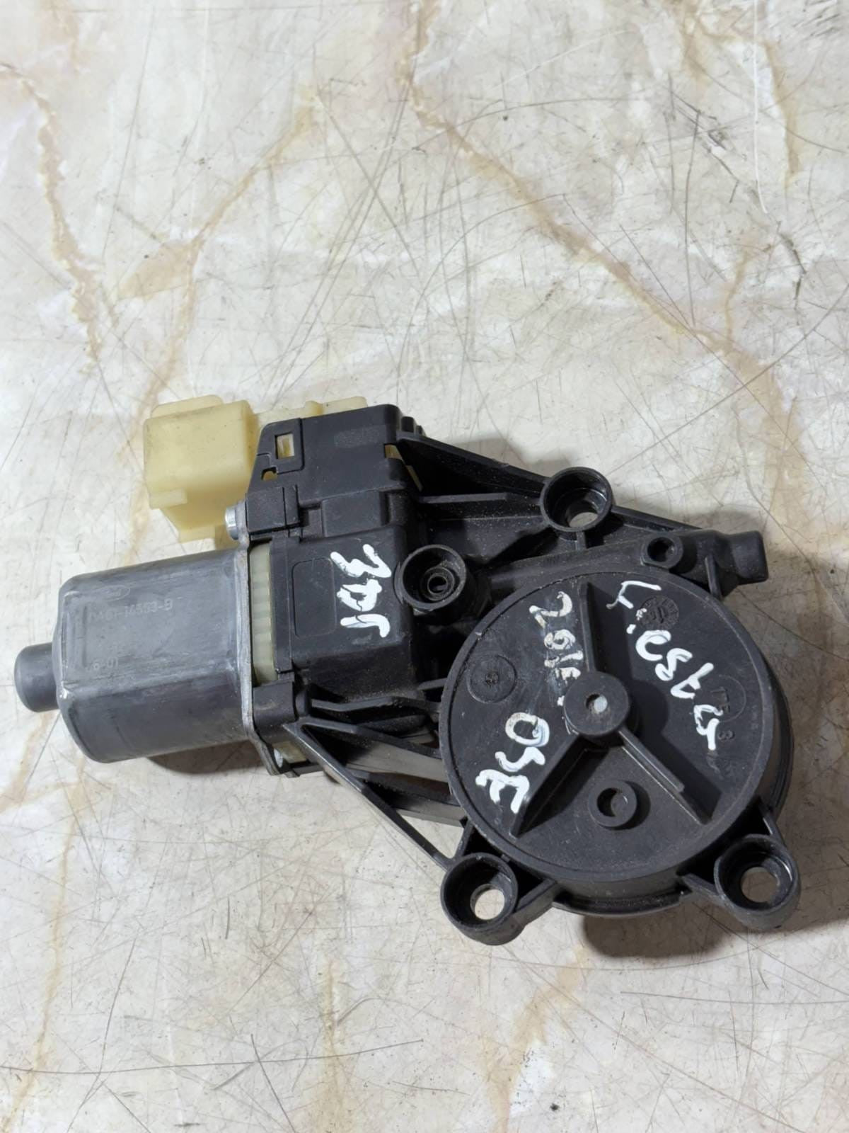 Ford Fiesta Mk7 3-Door 2008-2017 Driver Side OSF Window Regulator Motor 8A611455