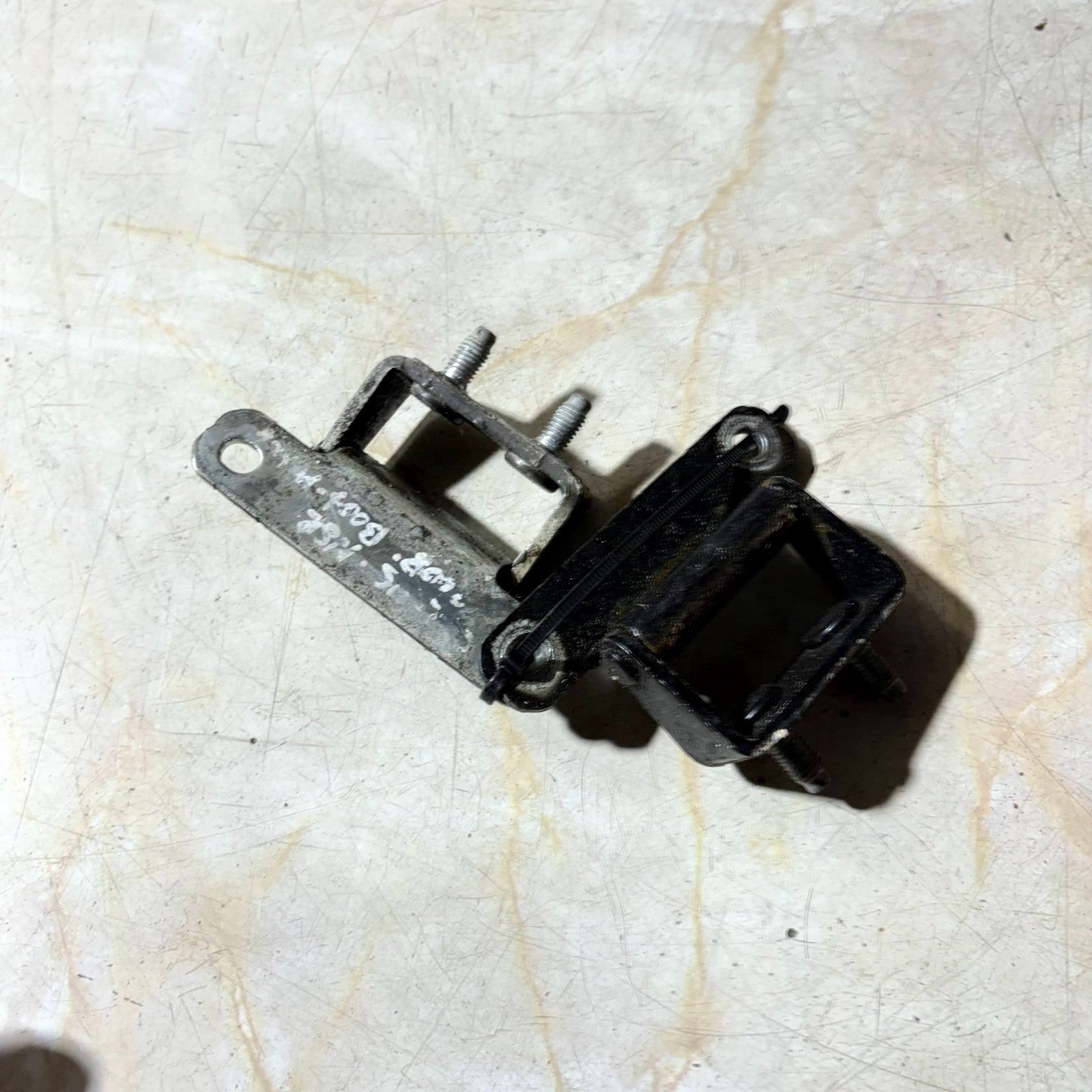 Kia Carens Left Rear Passenger Side Hood Hinges