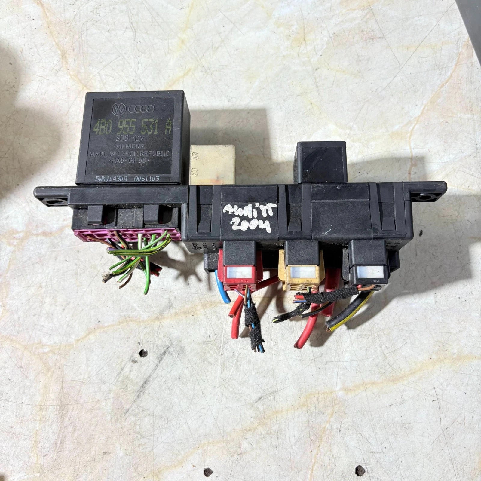 Audi TT 8N Mk1 Battery Fuse Box Relay Carrier 8N0937550A 1998-2006