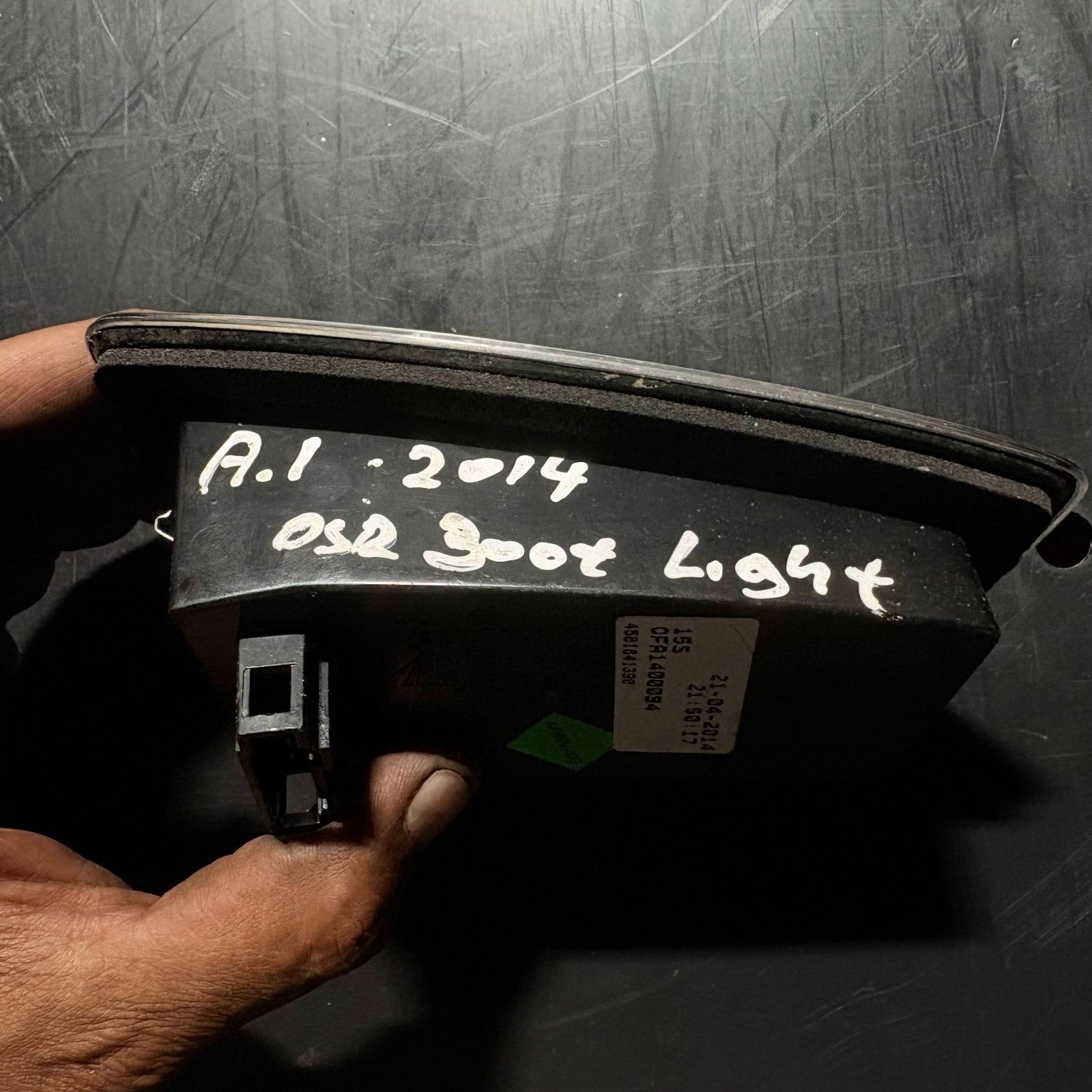 AUDI A1 8X LUGGAGE COMPARTMENT COURTESY LIGHT LAMP 8X0945096 2010-2018