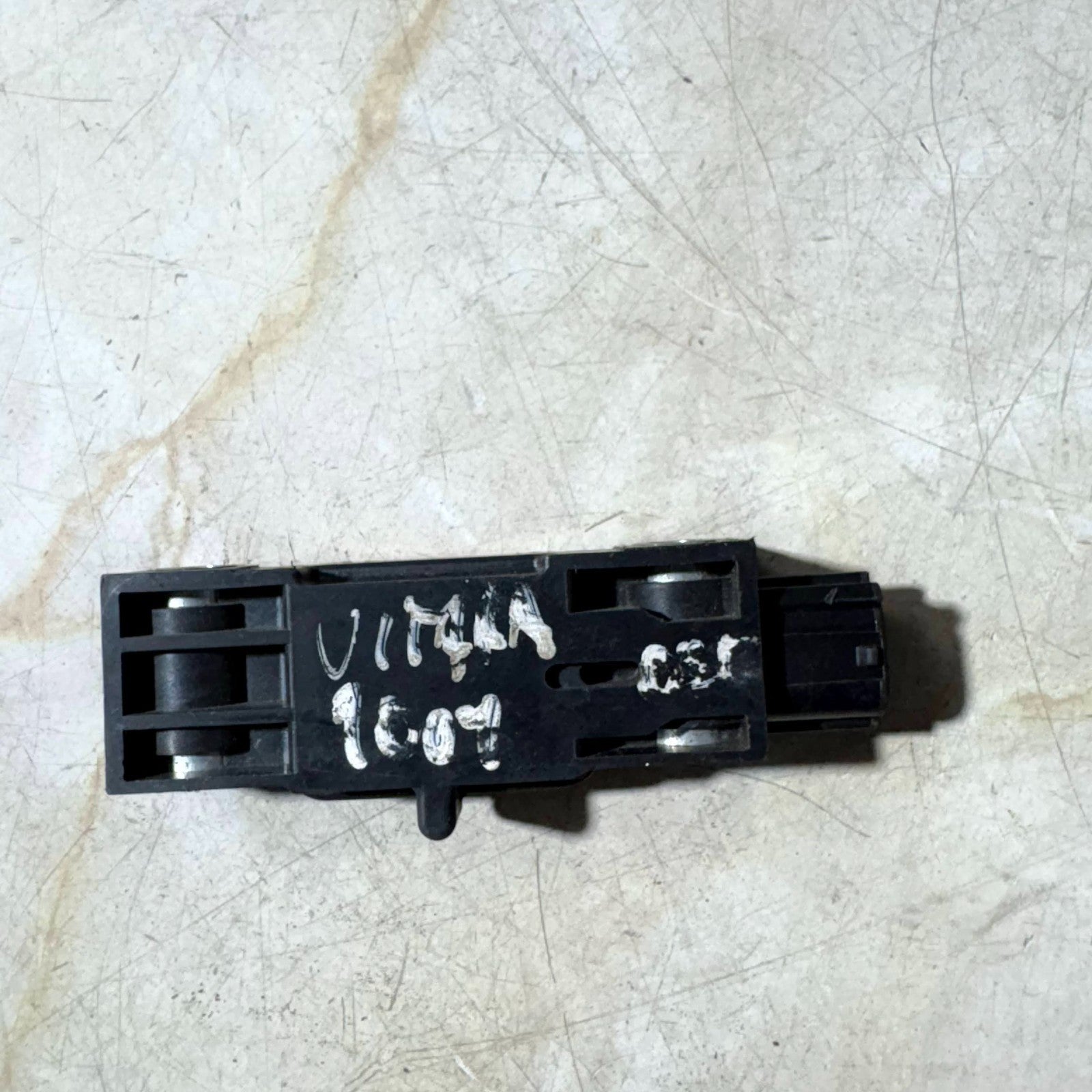 Suzuki Grand Vitara MK3 2005-15 Front Right Side Impact Crash Sensor 38930-65J30