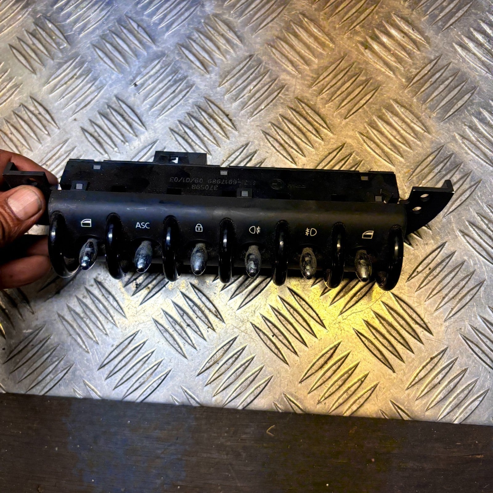 MINI R50 R52 R53 Window Switch Panel Centre Console 61316917989 (01-09/04)